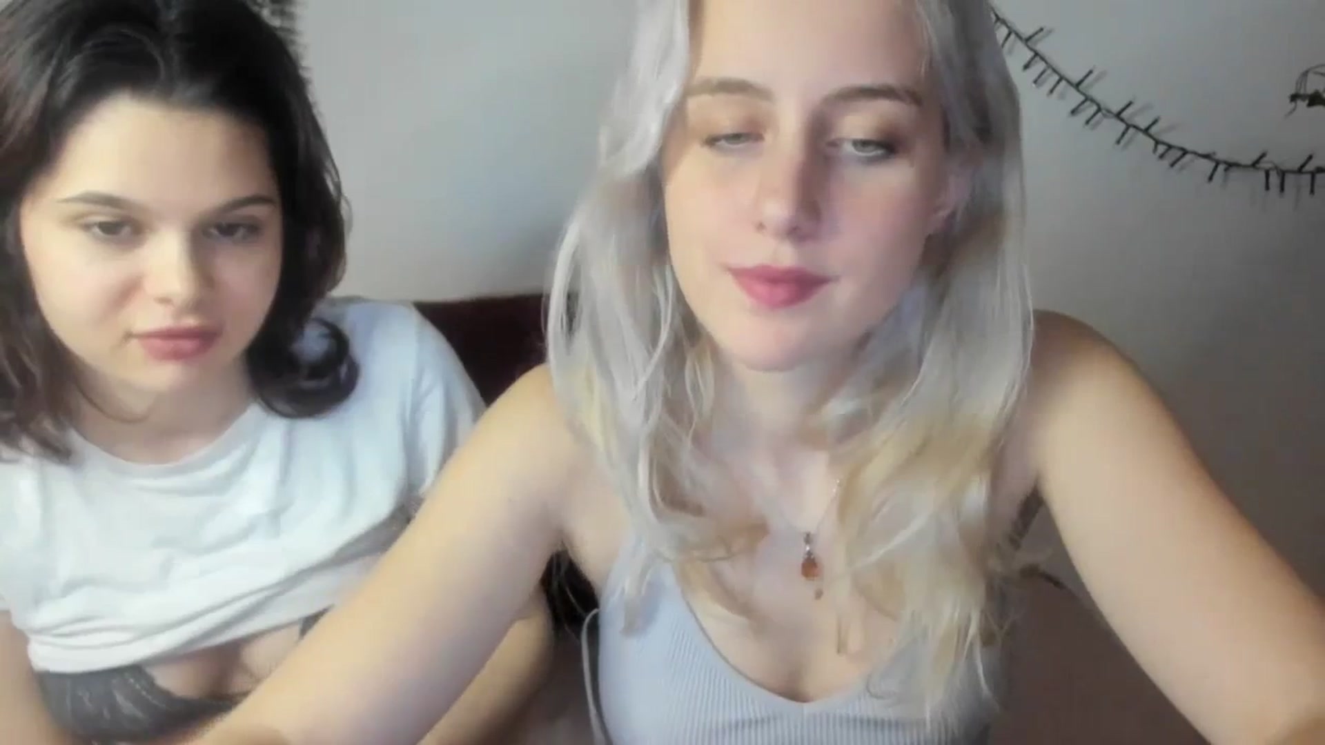 Gallery image thumbnail from AliceKatz's myfreecams stream on, 01/21/2024, 19:22 image 6 of 20