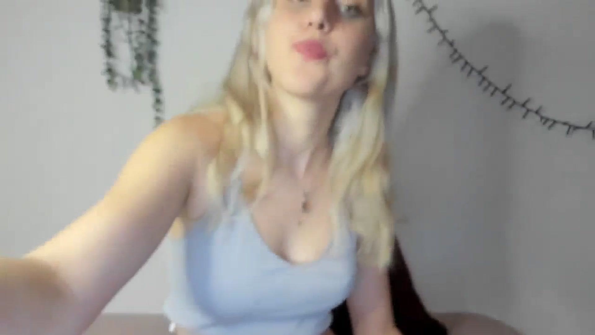 Gallery image thumbnail from AliceKatz's myfreecams stream on, 01/21/2024, 19:22 image 20 of 20