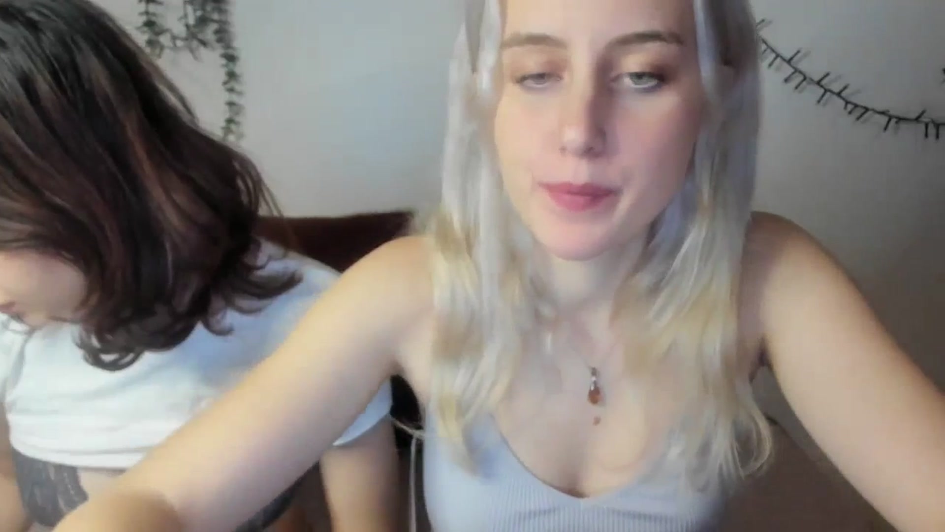 Gallery image thumbnail from AliceKatz's myfreecams stream on, 01/21/2024, 19:22 image 4 of 20