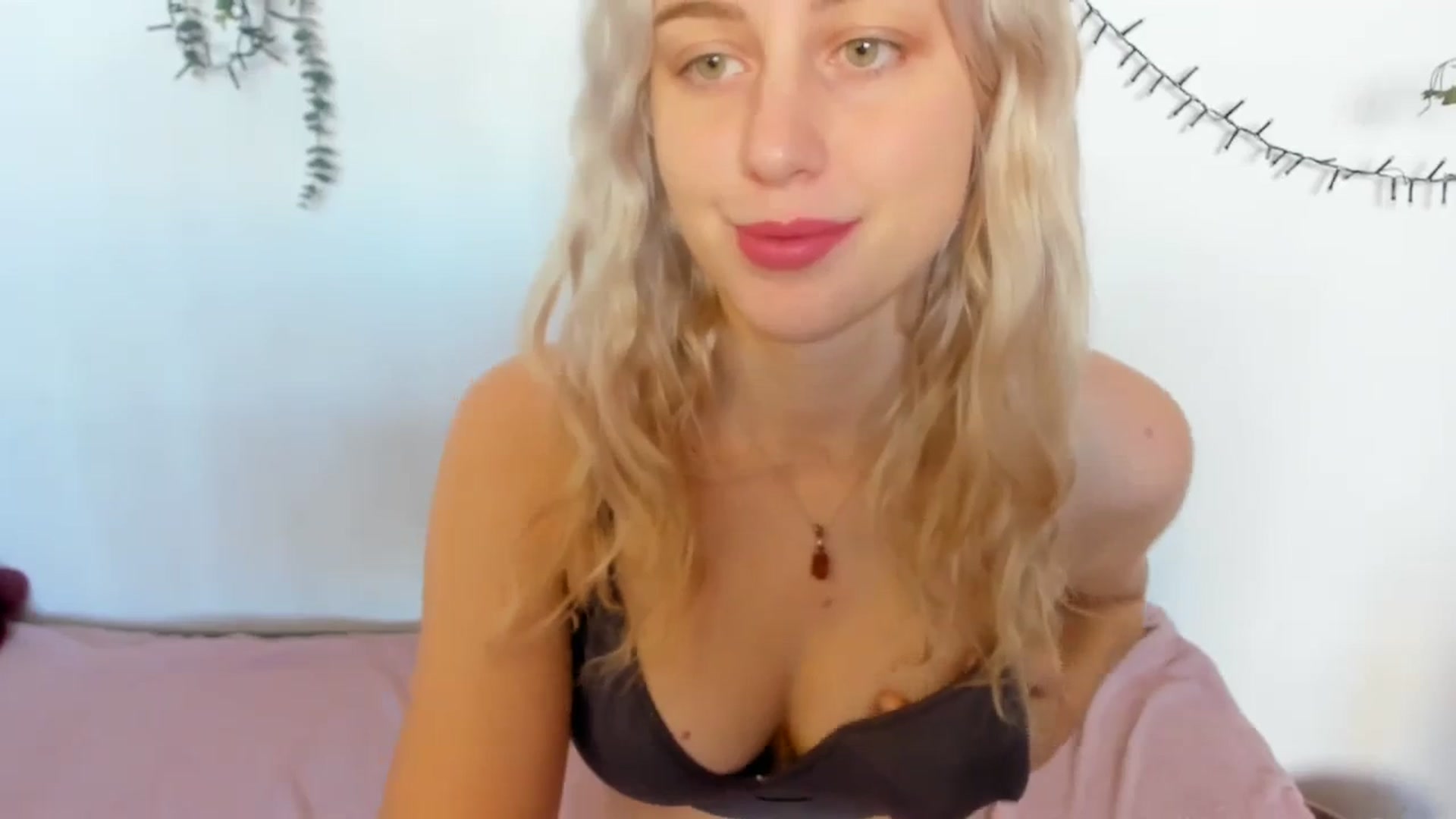 Gallery image thumbnail from AliceKatz's myfreecams stream on, 02/01/2024, 12:59 image 14 of 20