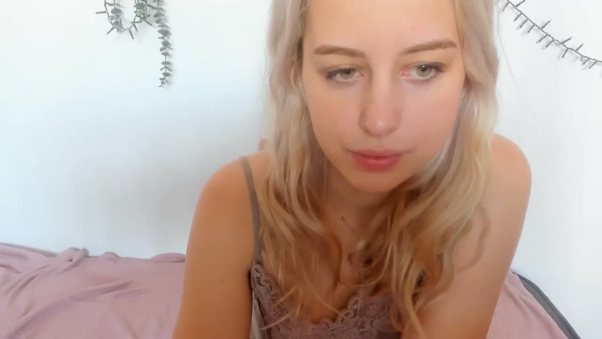 Gallery image thumbnail from AliceKatz's myfreecams stream on, 02/08/2024, 11:05 image 14 of 20