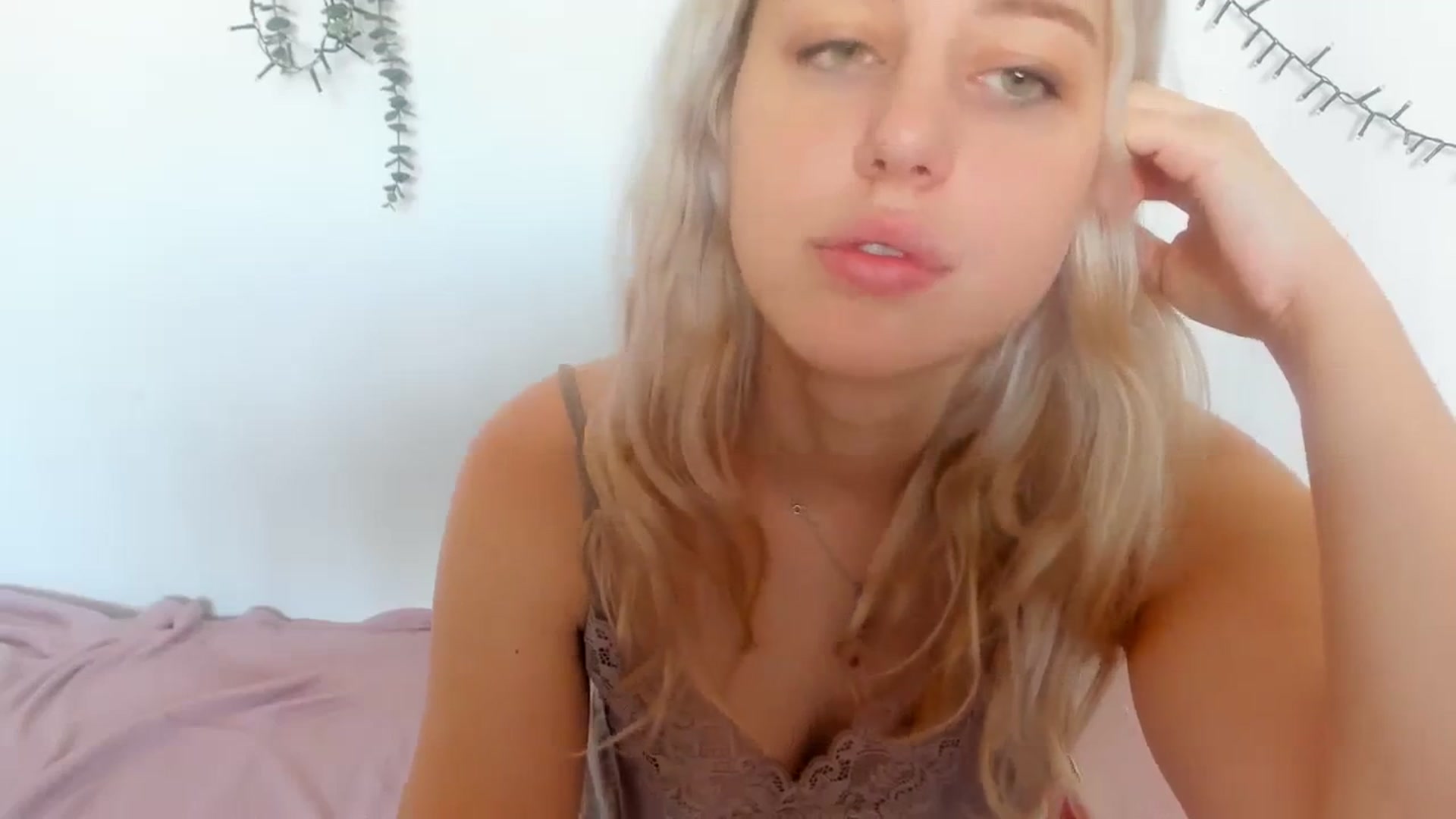 Gallery image thumbnail from AliceKatz's myfreecams stream on, 02/08/2024, 11:05 image 13 of 20