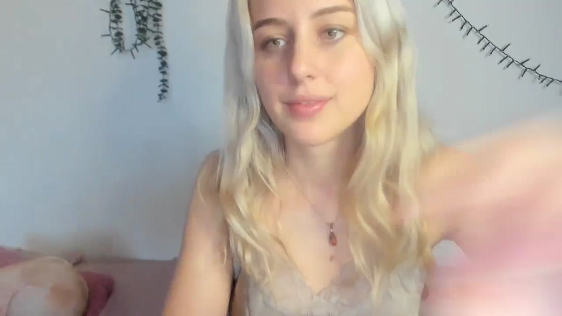 Gallery image thumbnail from AliceKatz's myfreecams stream on, 02/08/2024, 16:34 image 3 of 20