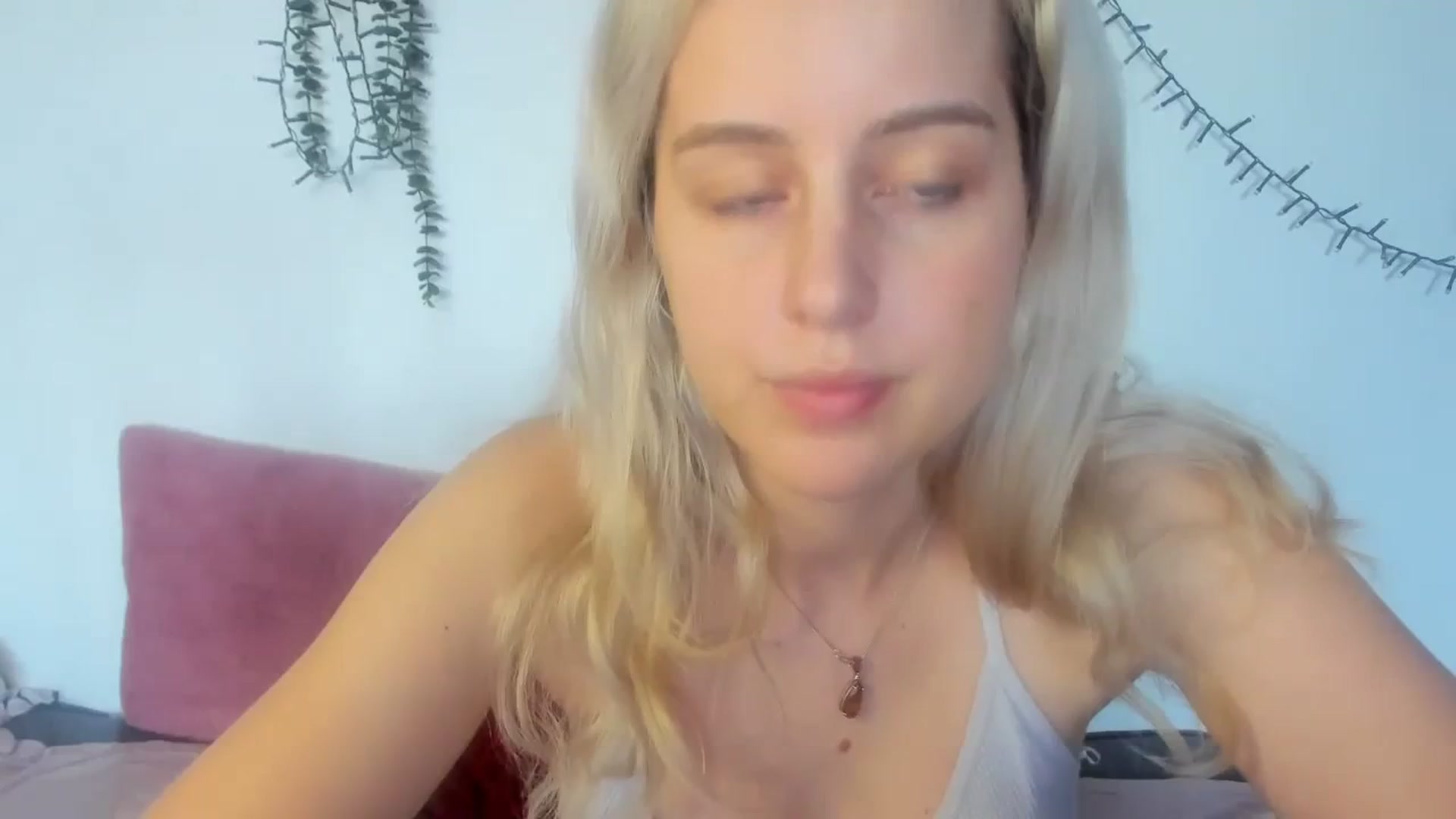 Gallery image thumbnail from AliceKatz's myfreecams stream on, 02/21/2024, 14:55 image 15 of 20