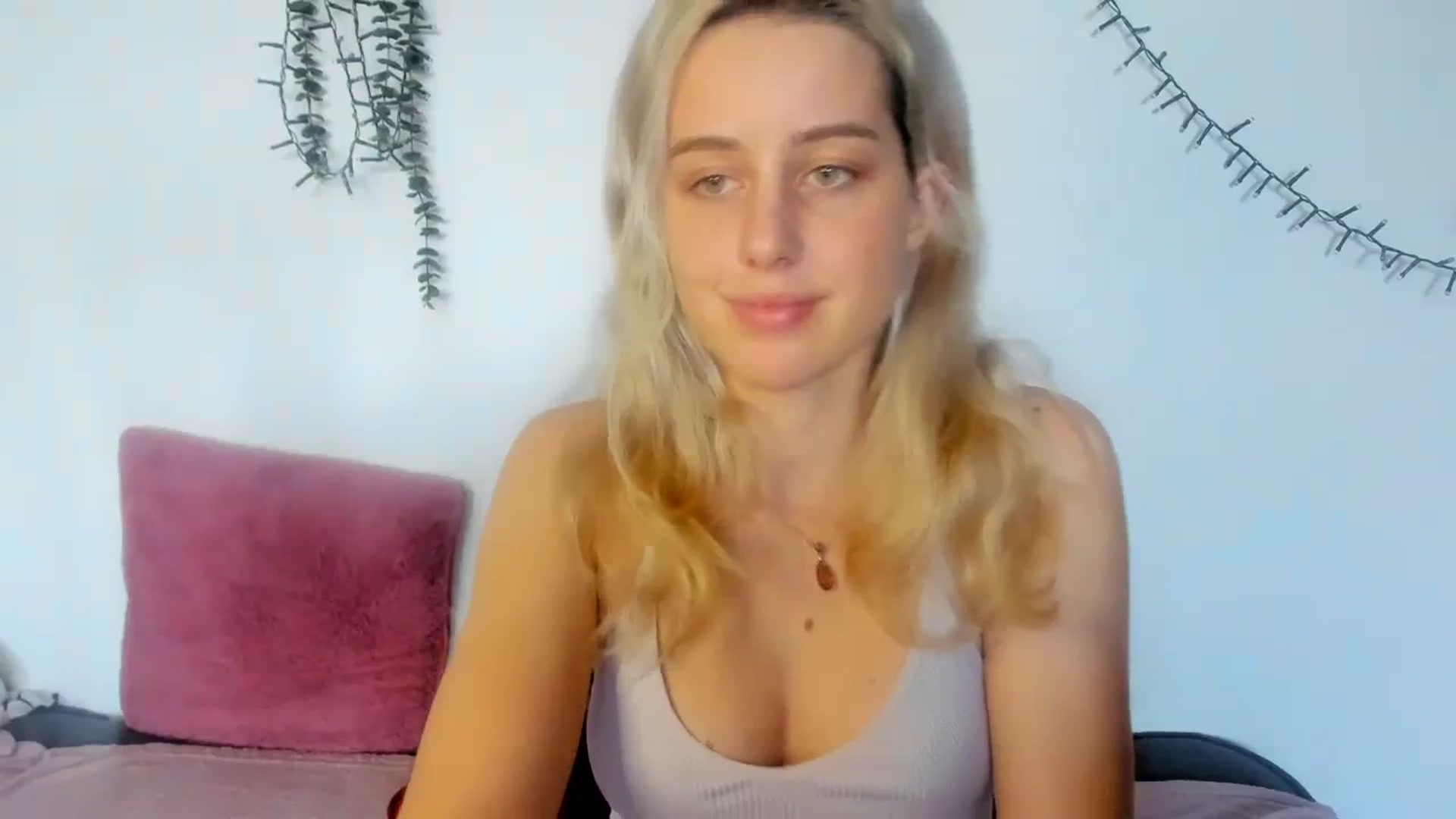 Gallery image thumbnail from AliceKatz's myfreecams stream on, 02/21/2024, 14:55 image 11 of 20