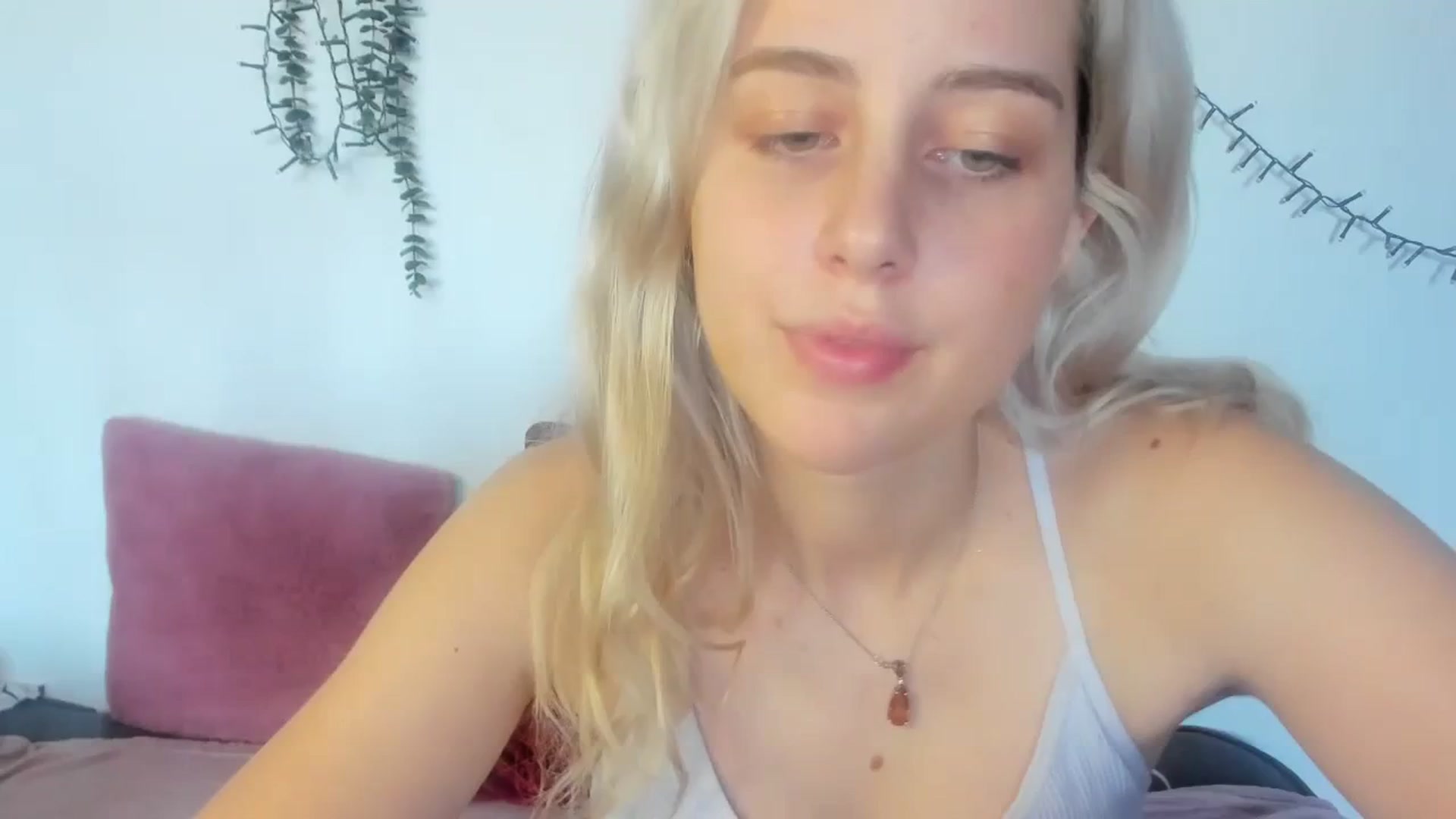 Gallery image thumbnail from AliceKatz's myfreecams stream on, 02/21/2024, 16:19 image 1 of 20