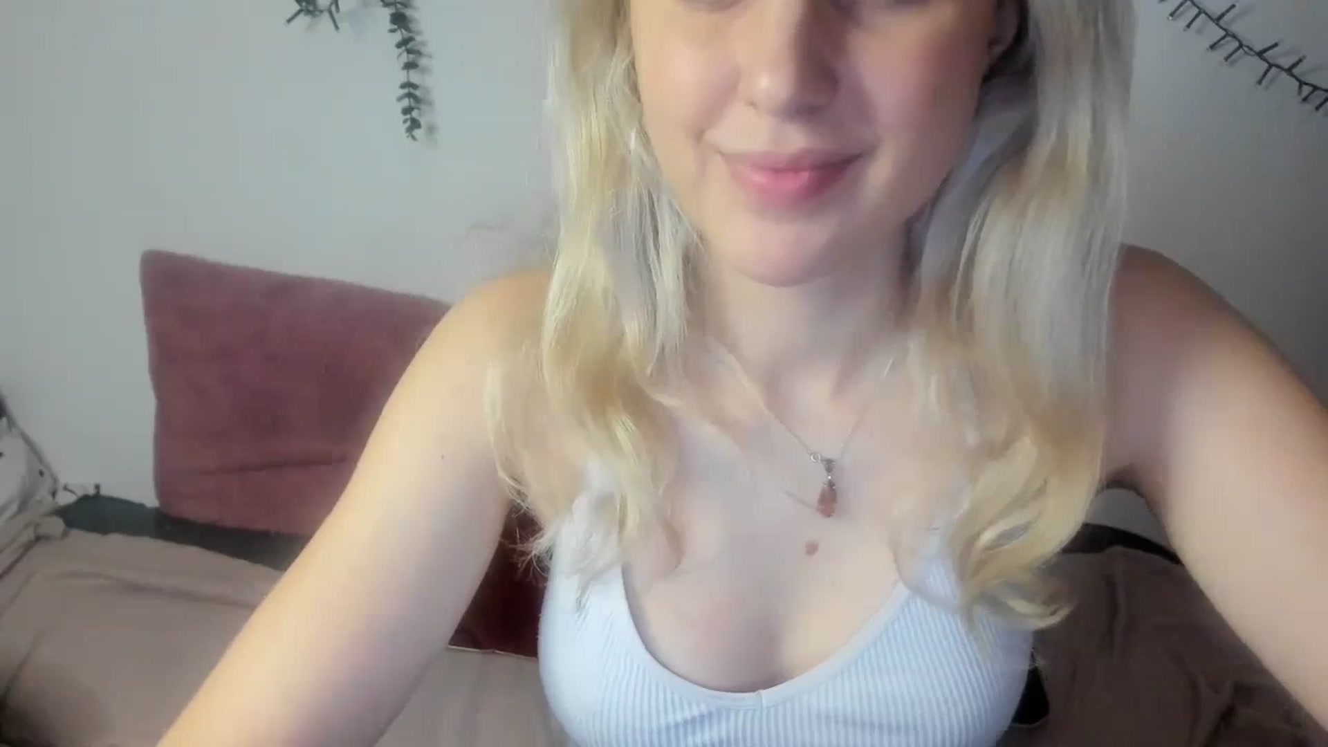 Gallery image thumbnail from AliceKatz's myfreecams stream on, 02/21/2024, 16:19 image 17 of 20