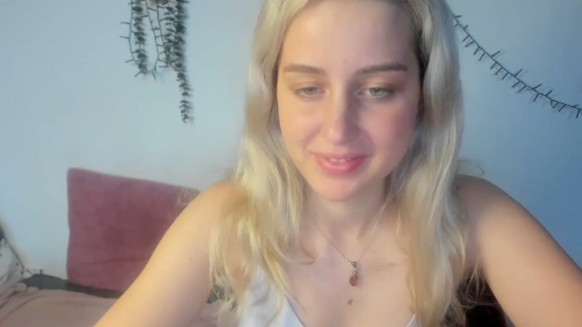 Gallery image thumbnail from AliceKatz's myfreecams stream on, 02/21/2024, 16:19 image 11 of 20
