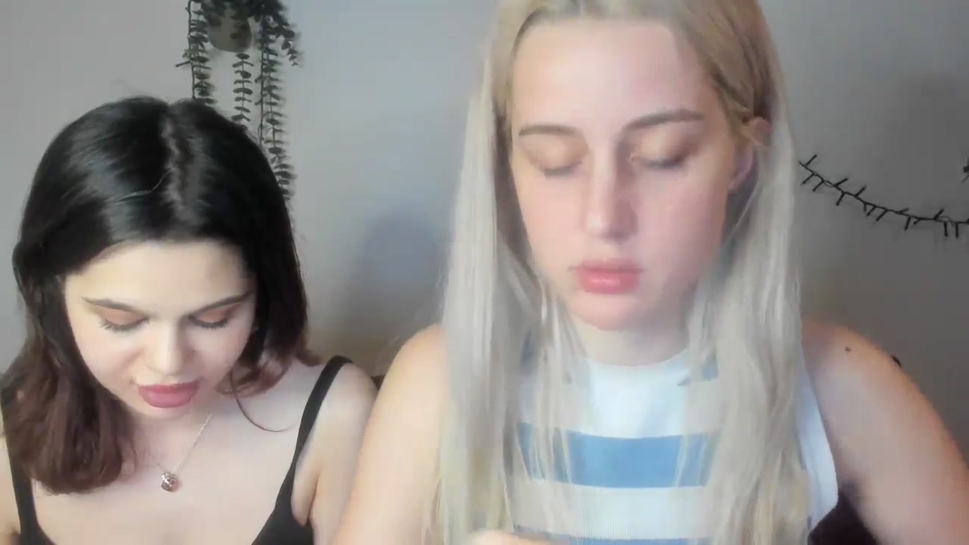 Gallery image thumbnail from AliceKatz's myfreecams stream on, 03/09/2024, 19:50 image 14 of 20
