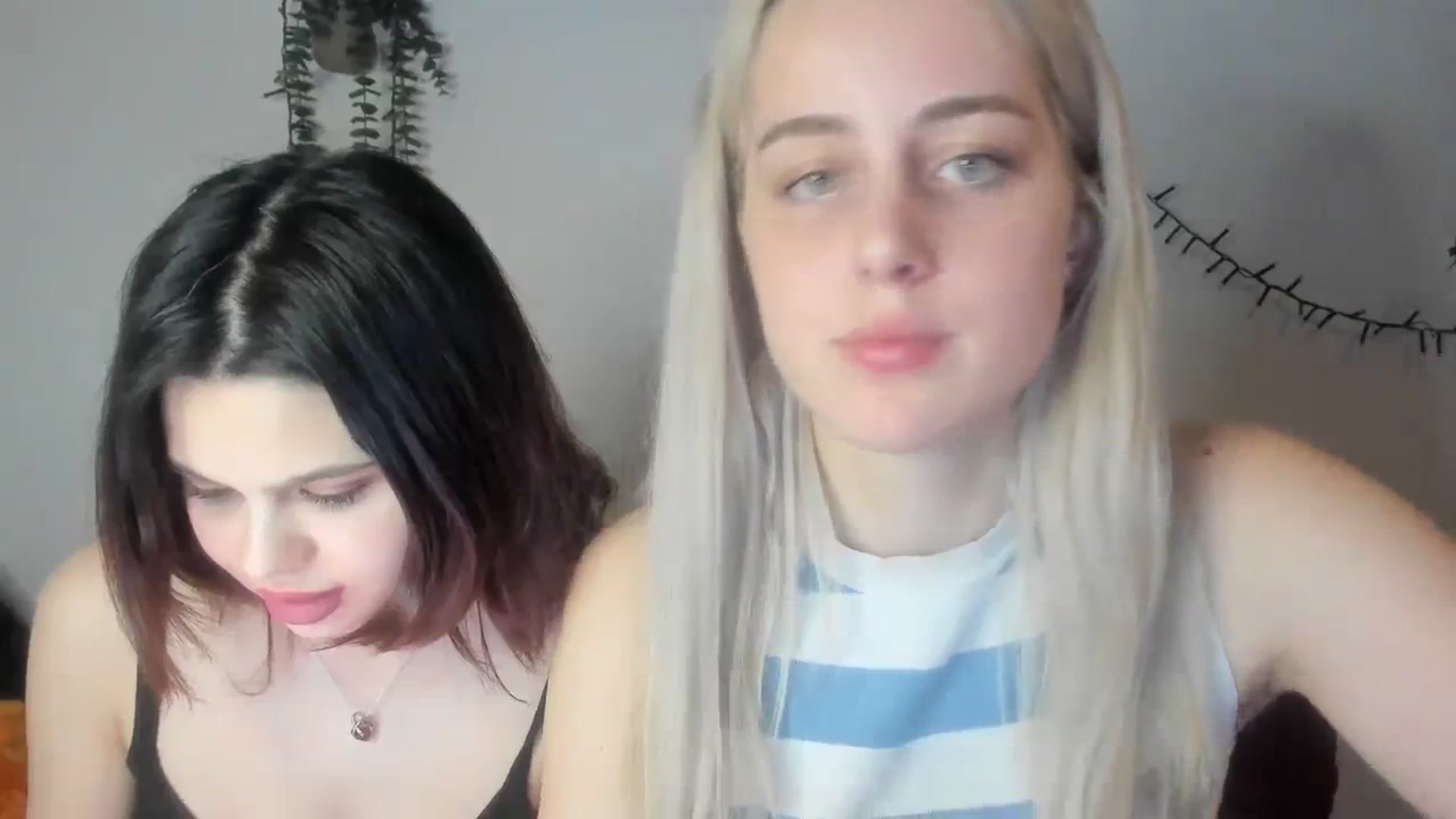 Gallery image thumbnail from AliceKatz's myfreecams stream on, 03/09/2024, 19:50 image 15 of 20
