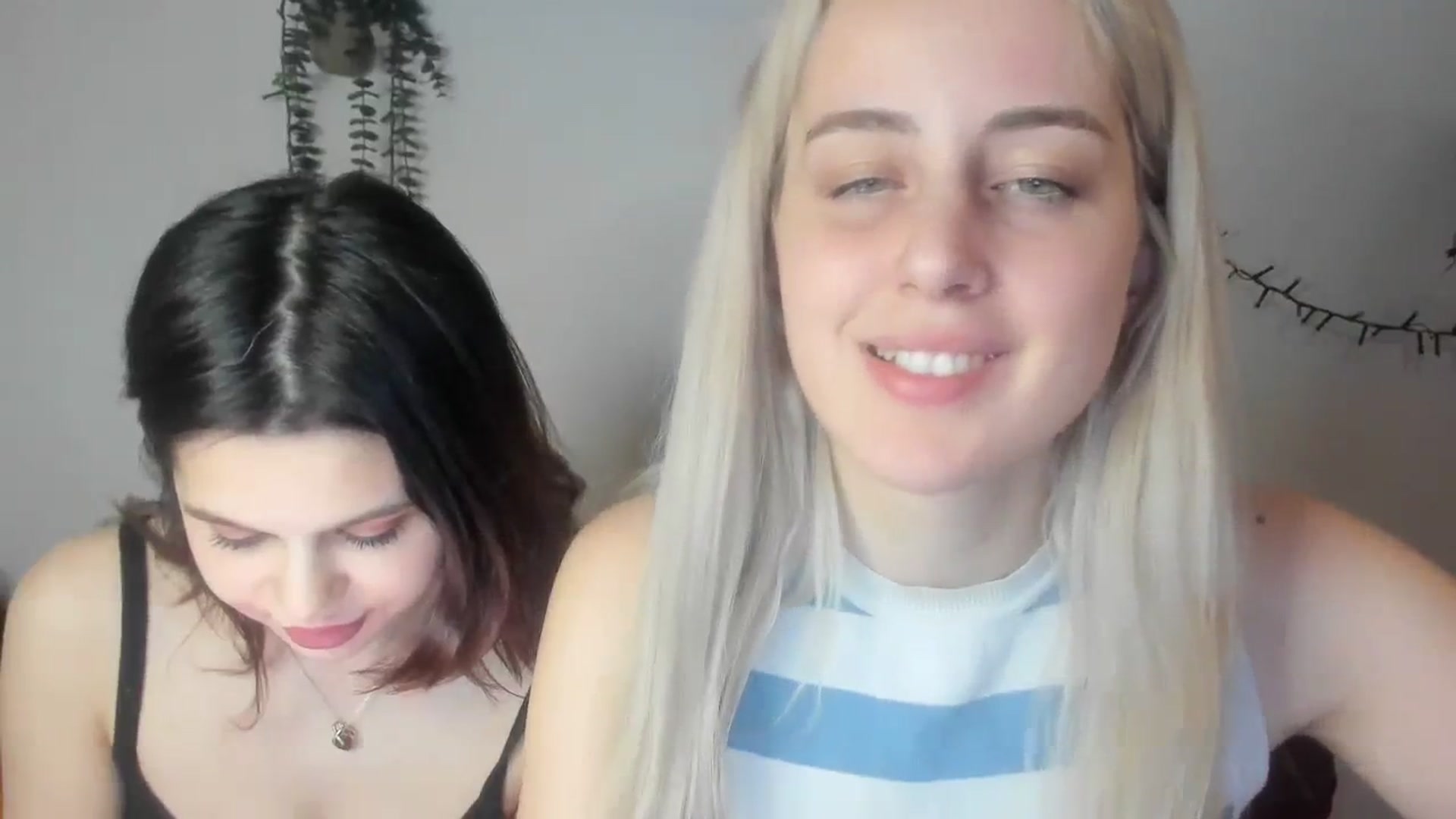 Gallery image thumbnail from AliceKatz's myfreecams stream on, 03/09/2024, 19:50 image 16 of 20