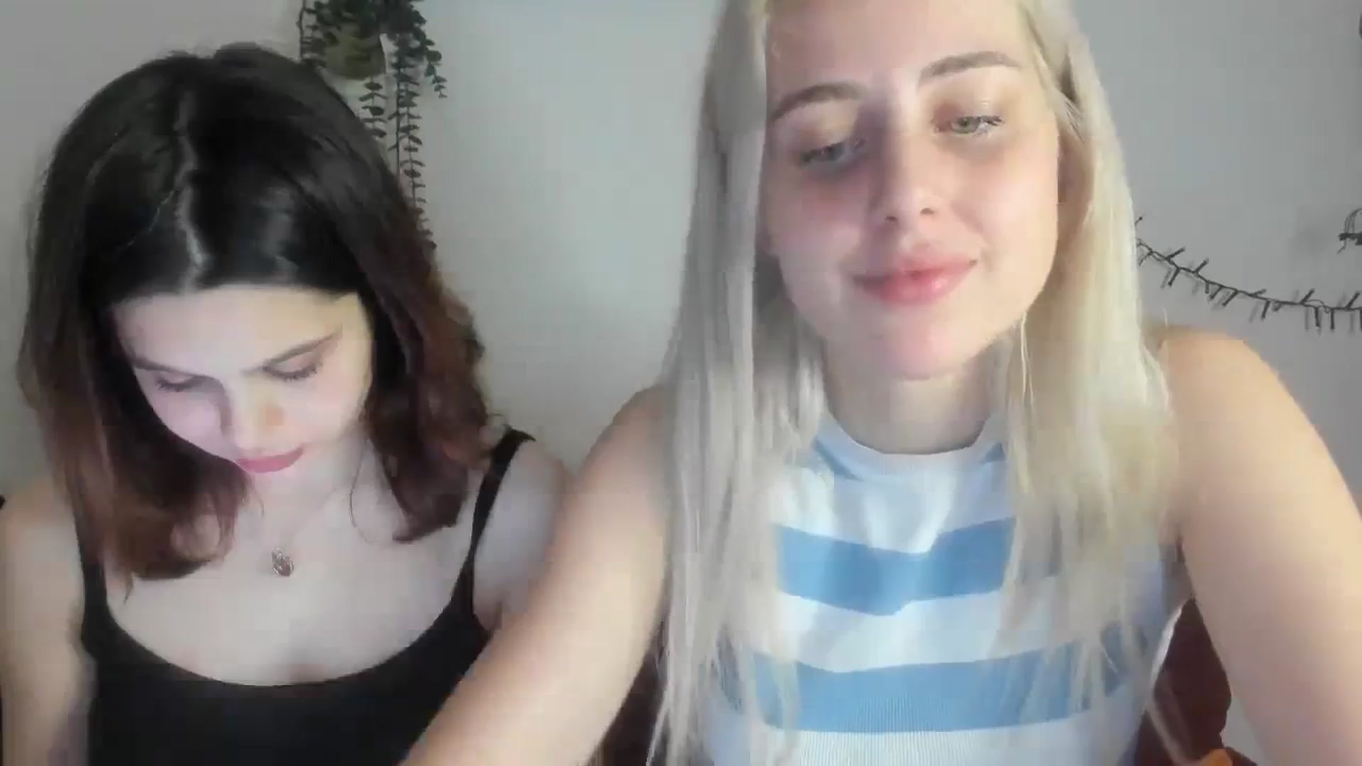 Gallery image thumbnail from AliceKatz's myfreecams stream on, 03/09/2024, 19:50 image 4 of 20