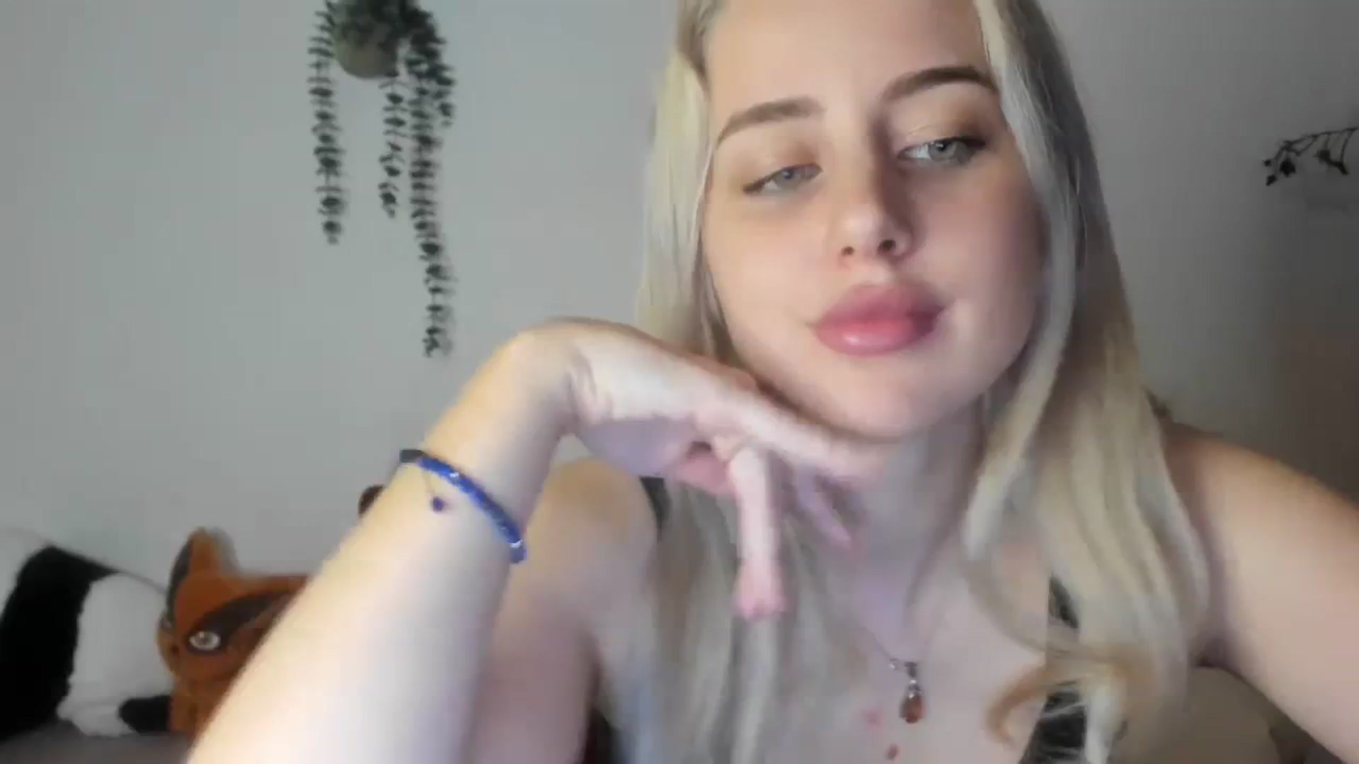 Gallery image thumbnail from AliceKatz's myfreecams stream on, 03/17/2024, 19:22 image 8 of 20