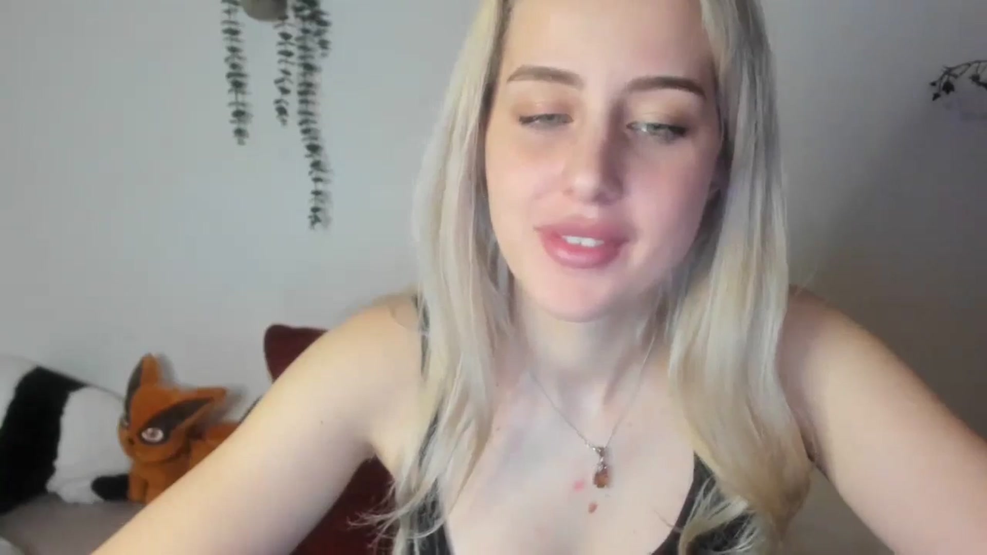 Gallery image thumbnail from AliceKatz's myfreecams stream on, 03/17/2024, 19:22 image 18 of 20