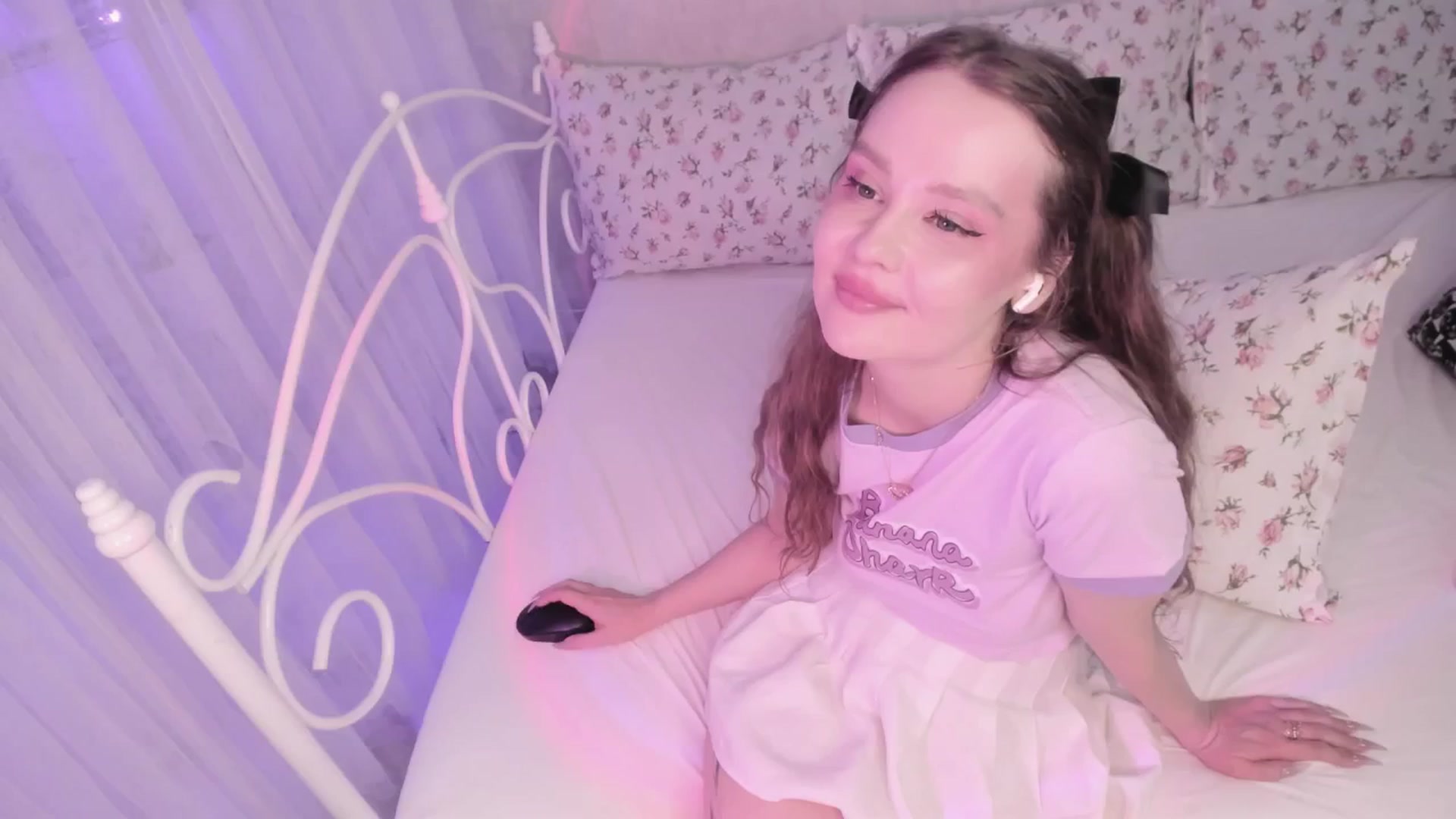 Gallery image thumbnail from AliceKinkyGir's myfreecams stream on, 08/29/2024, 14:49 image 15 of 20