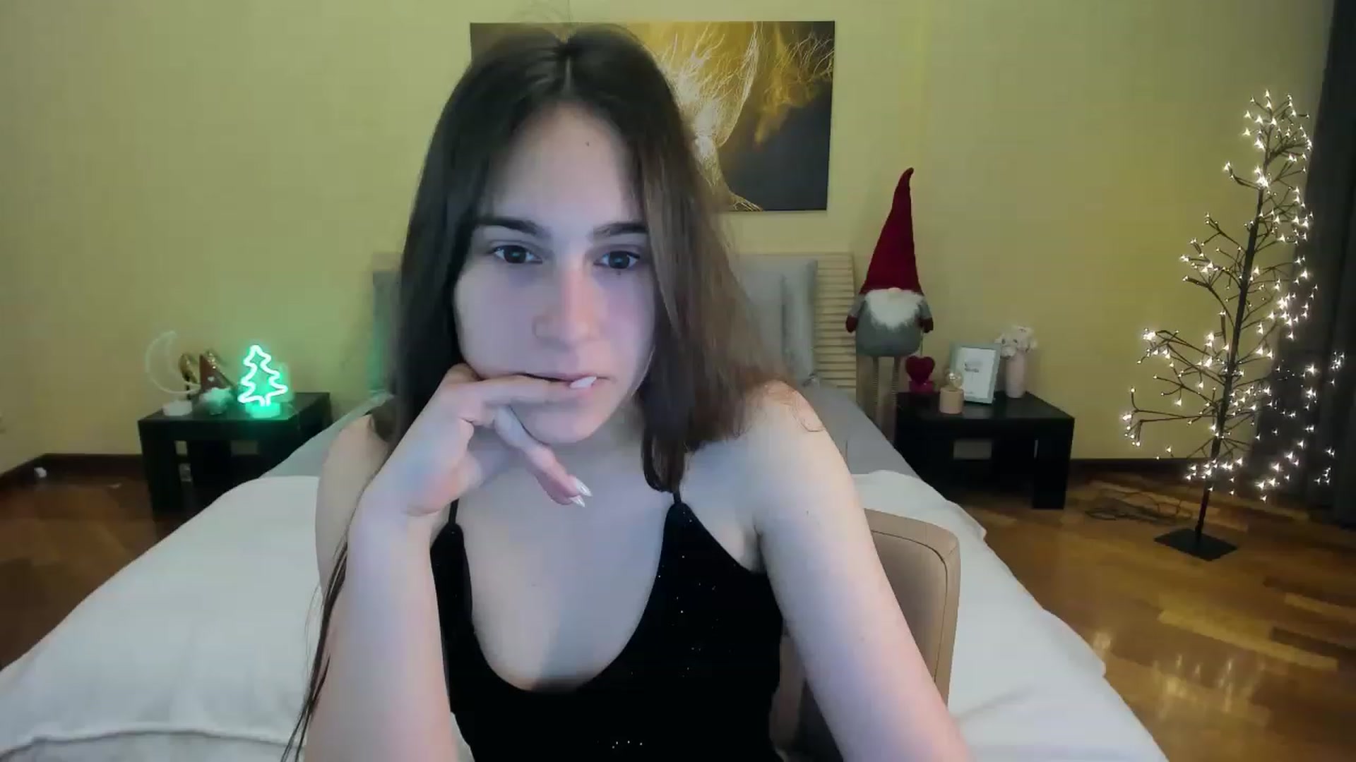 Gallery image thumbnail from AliceKoltt's myfreecams stream on, 12/25/2022, 14:52 image 14 of 20