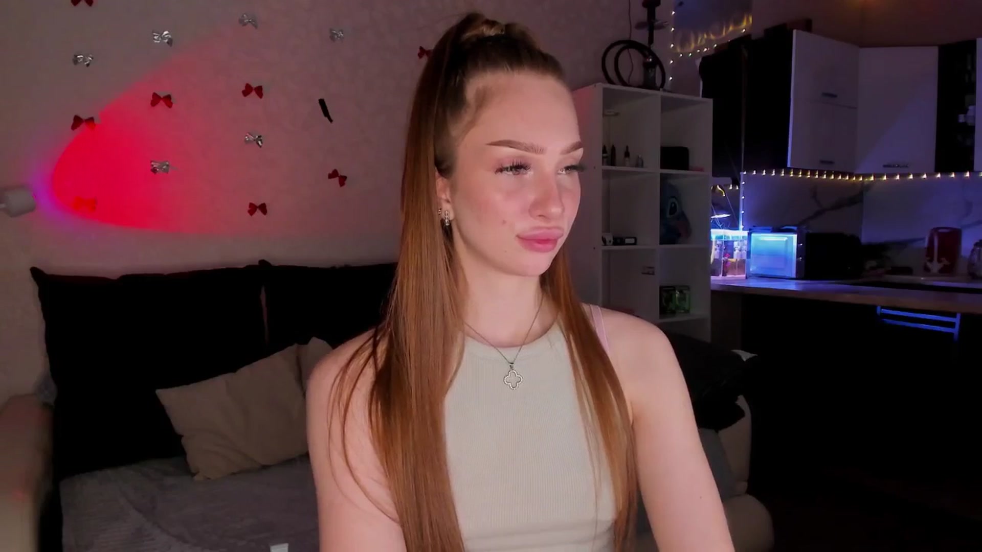 Gallery image thumbnail from AliceLababy's myfreecams stream on, 12/10/2025, 10:46 image 13 of 20