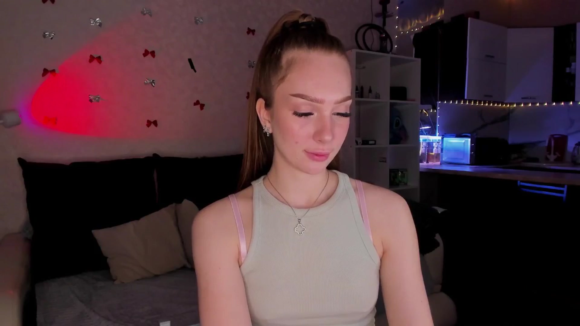 Gallery image thumbnail from AliceLababy's myfreecams stream on, 12/10/2025, 10:46 image 10 of 20