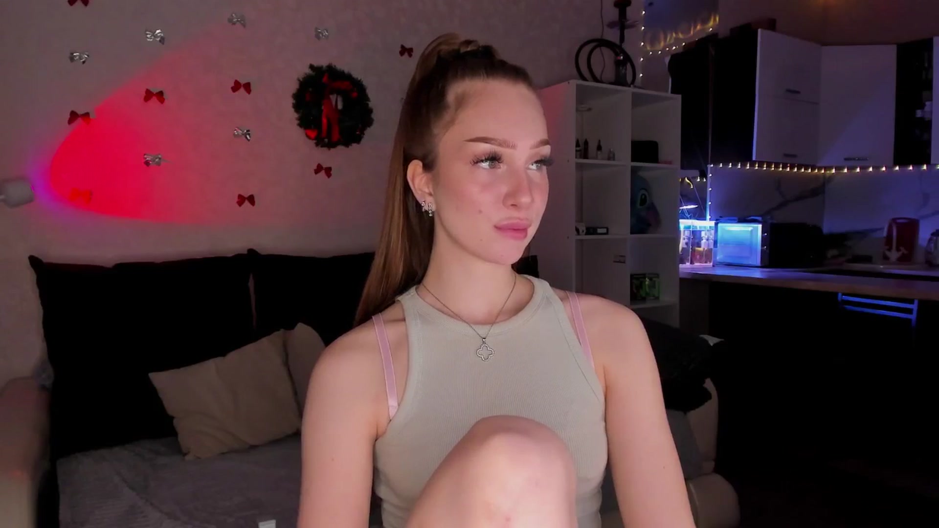 Gallery image thumbnail from AliceLababy's myfreecams stream on, 12/10/2025, 10:46 image 3 of 20
