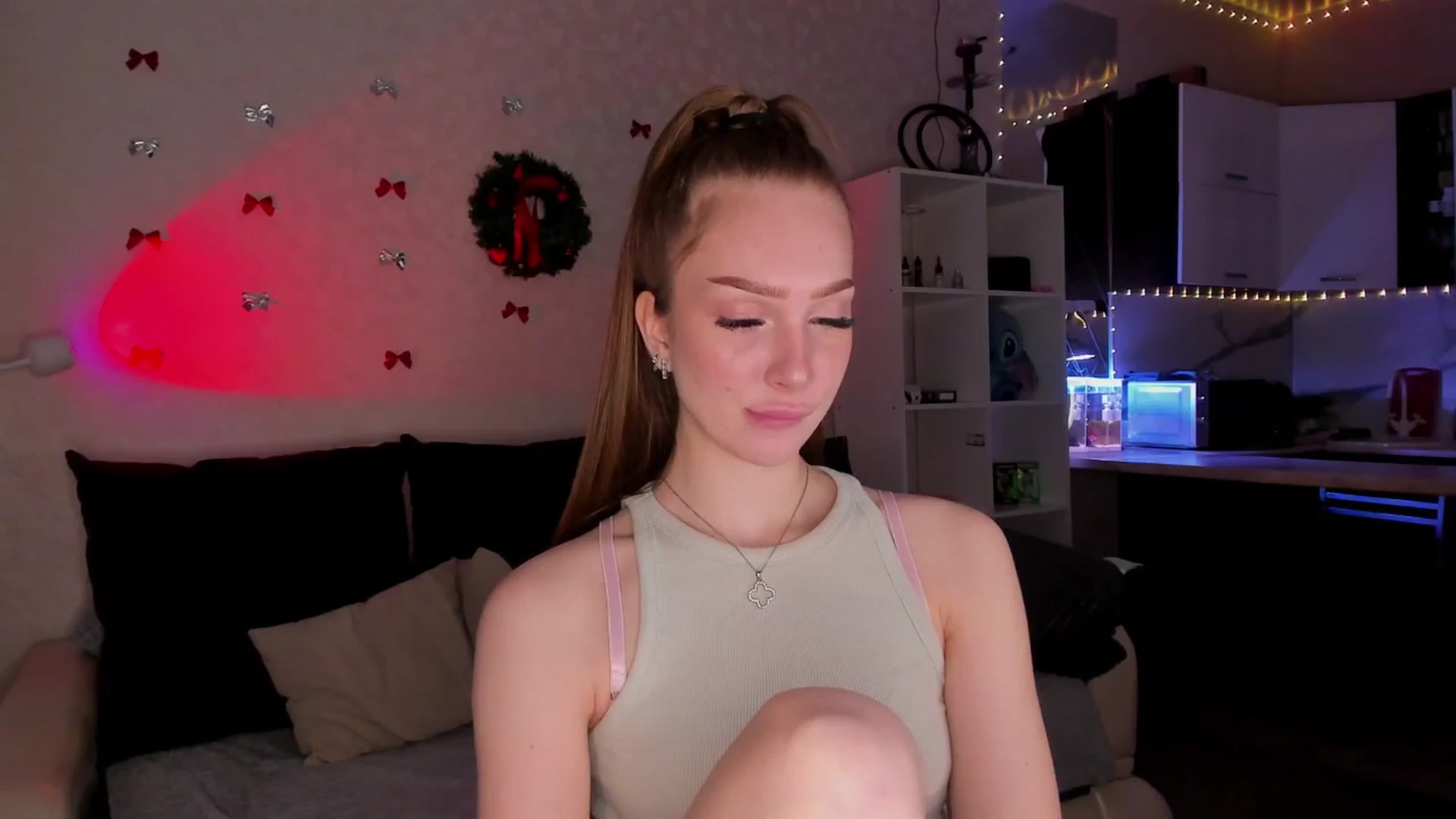 Gallery image thumbnail from AliceLababy's myfreecams stream on, 12/10/2025, 10:46 image 2 of 20