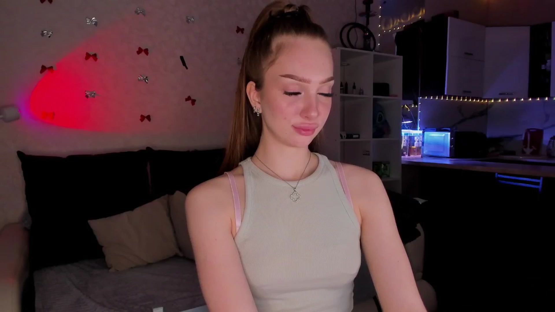 Gallery image thumbnail from AliceLababy's myfreecams stream on, 12/10/2025, 10:46 image 8 of 20
