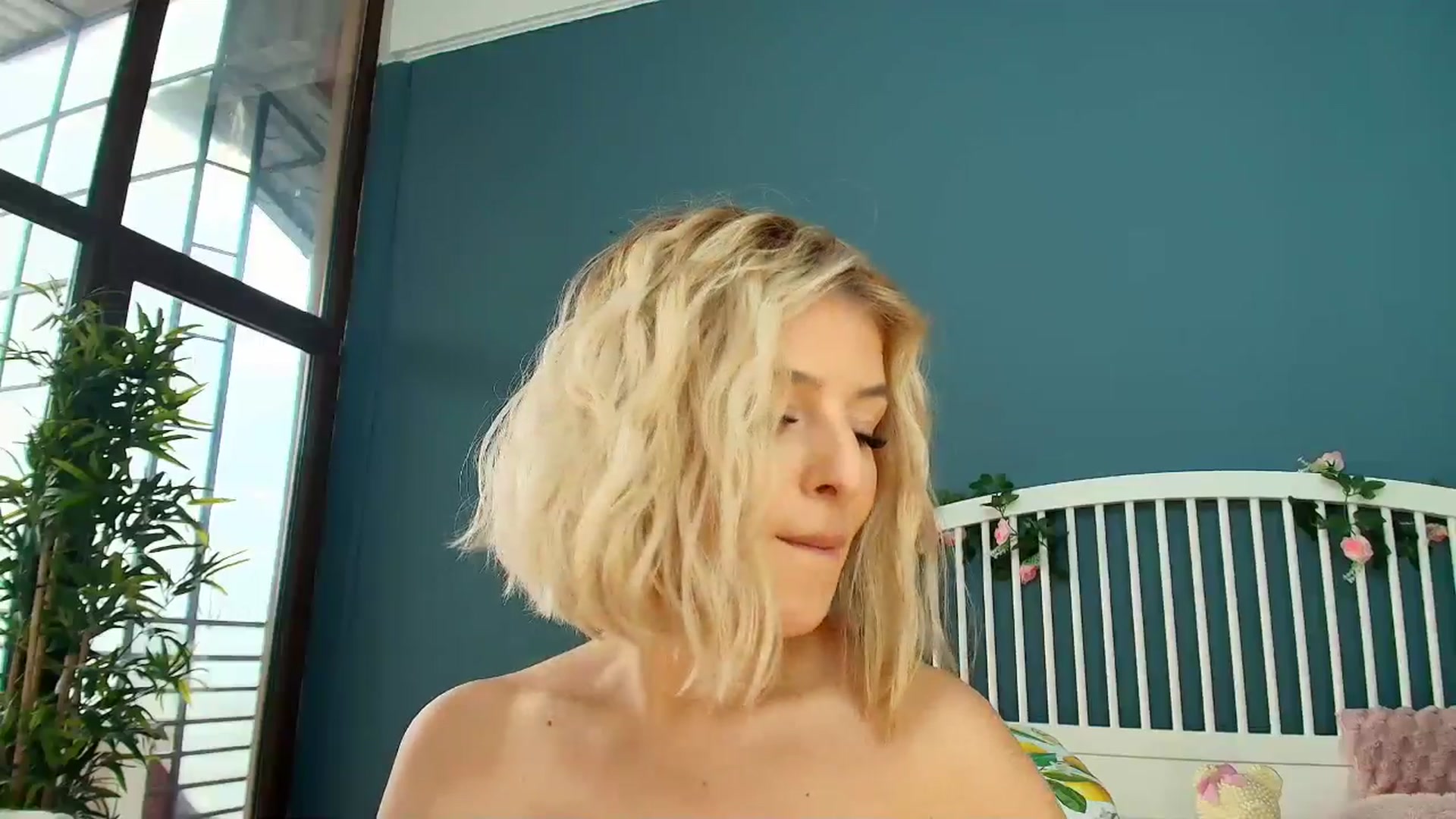 Gallery image thumbnail from AlicePirce's myfreecams stream on, 11/16/2025, 12:14 image 4 of 20