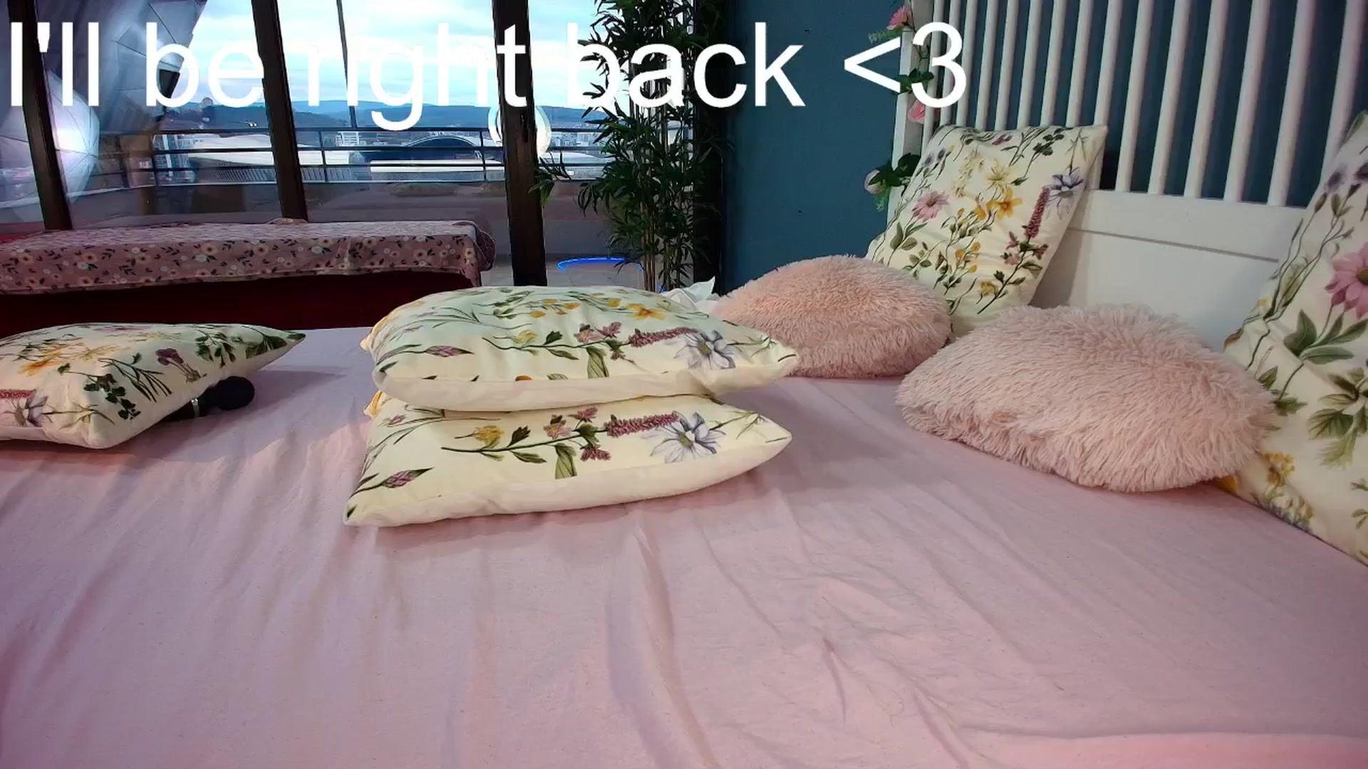 Gallery image thumbnail from AlicePirce's myfreecams stream on, 12/15/2025, 10:41 image 1 of 20