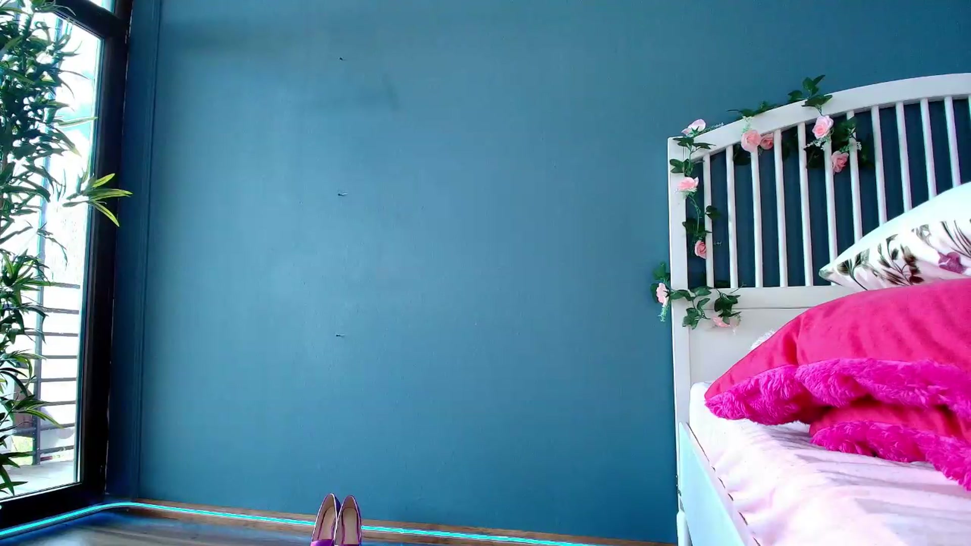 Gallery image thumbnail from AlicePirce's myfreecams stream on, 08/19/2026, 11:10 image 10 of 20