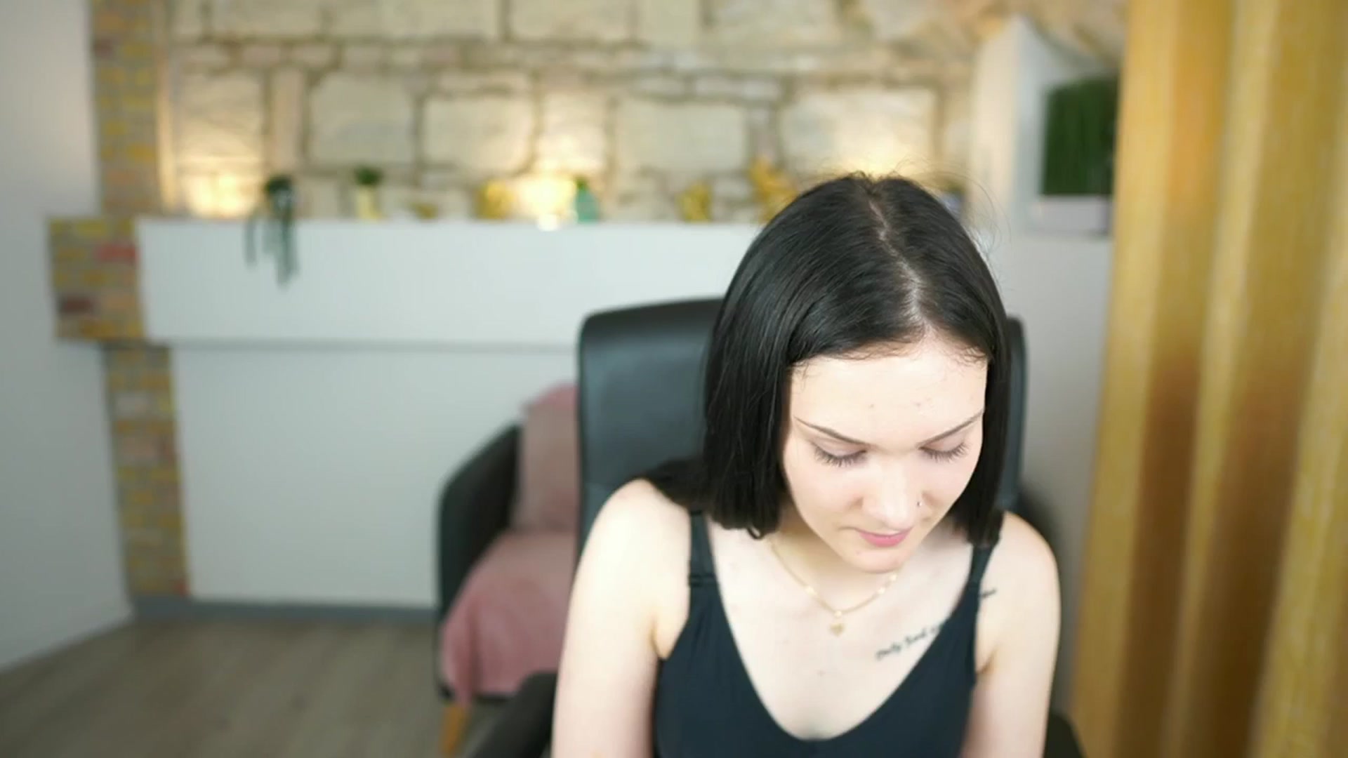 Gallery image thumbnail from AlicePre's myfreecams stream on, 04/16/2025, 14:35 image 19 of 20