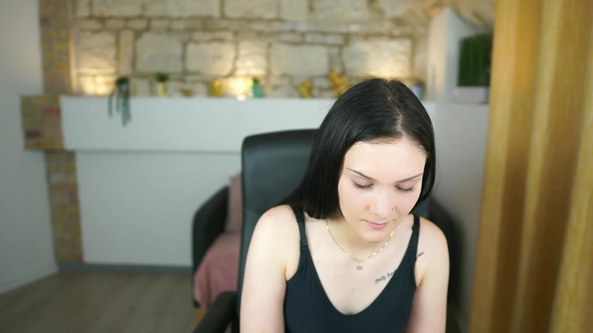 Gallery image thumbnail from AlicePre's myfreecams stream on, 04/16/2025, 14:35 image 10 of 20