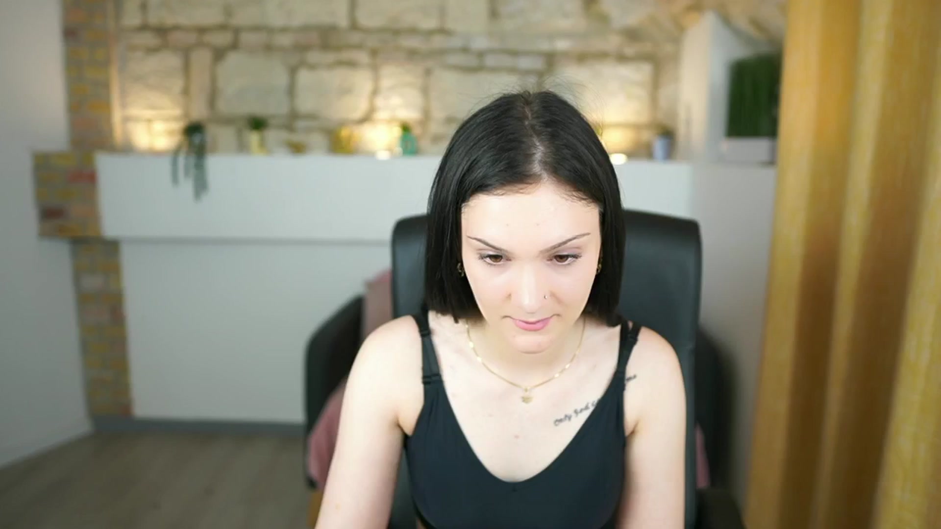 Gallery image thumbnail from AlicePre's myfreecams stream on, 04/16/2025, 14:35 image 17 of 20