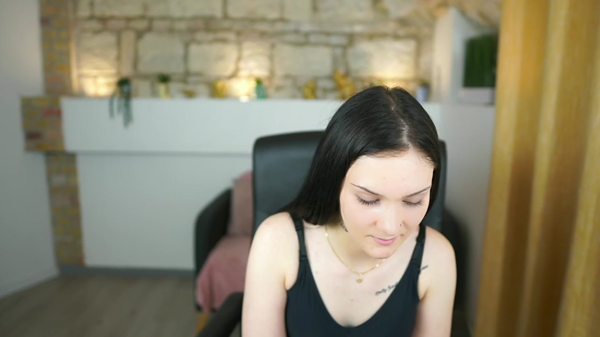 Gallery image thumbnail from AlicePre's myfreecams stream on, 04/16/2025, 14:35 image 11 of 20