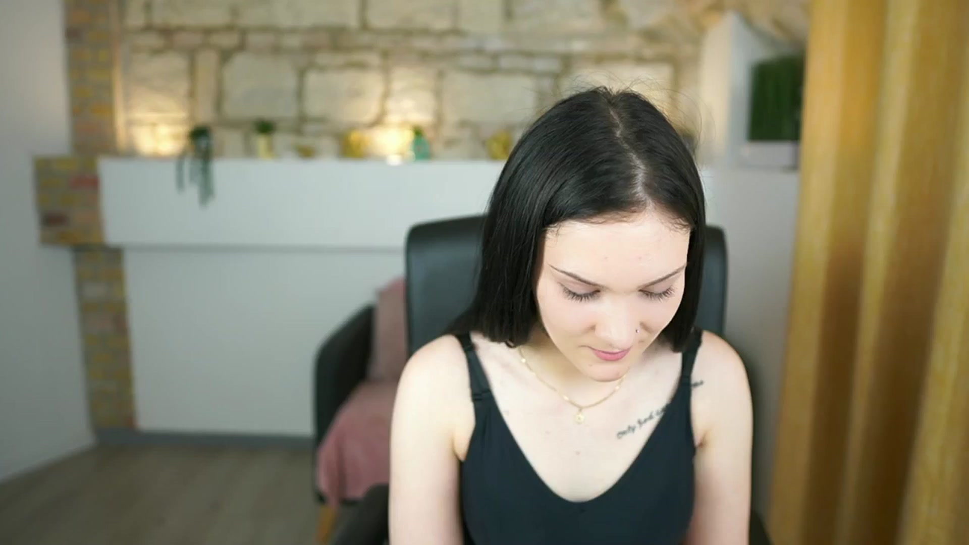 Gallery image thumbnail from AlicePre's myfreecams stream on, 04/16/2025, 14:35 image 18 of 20