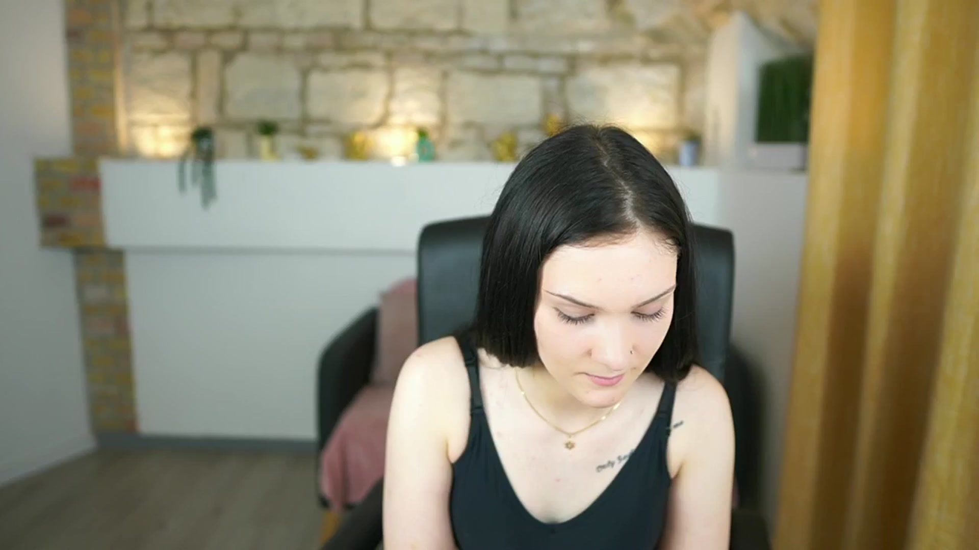 Gallery image thumbnail from AlicePre's myfreecams stream on, 04/16/2025, 14:35 image 9 of 20