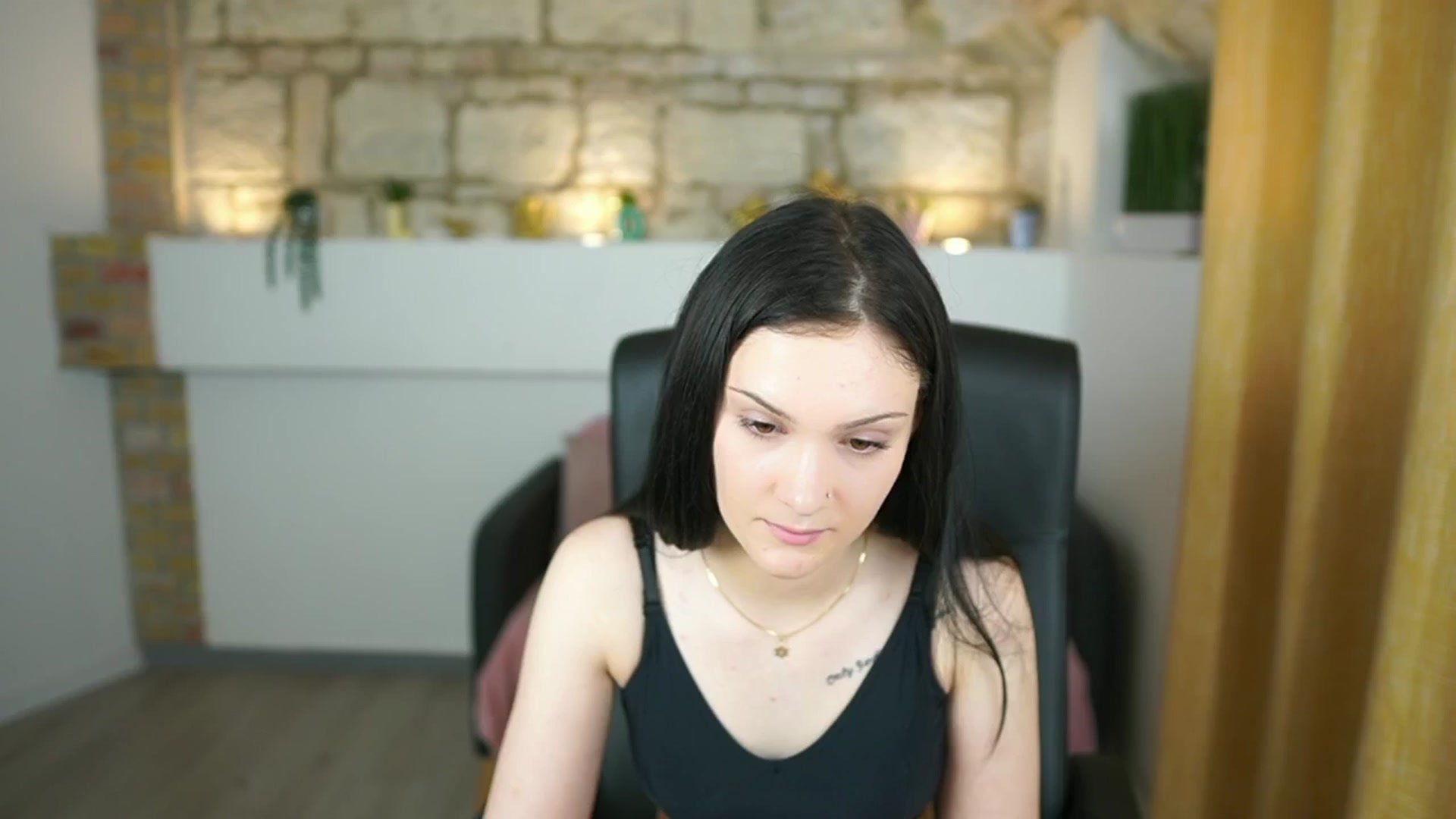 Gallery image thumbnail from AlicePre's myfreecams stream on, 04/16/2025, 14:35 image 13 of 20