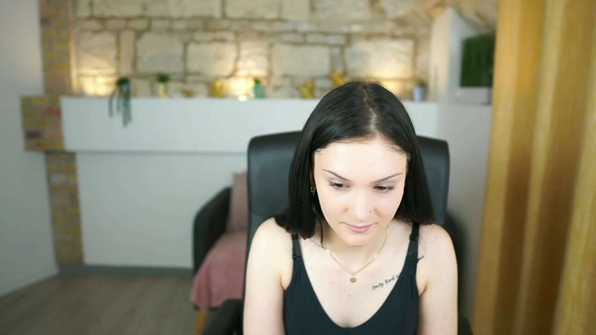 Gallery image thumbnail from AlicePre's myfreecams stream on, 04/16/2025, 15:26 image 2 of 20