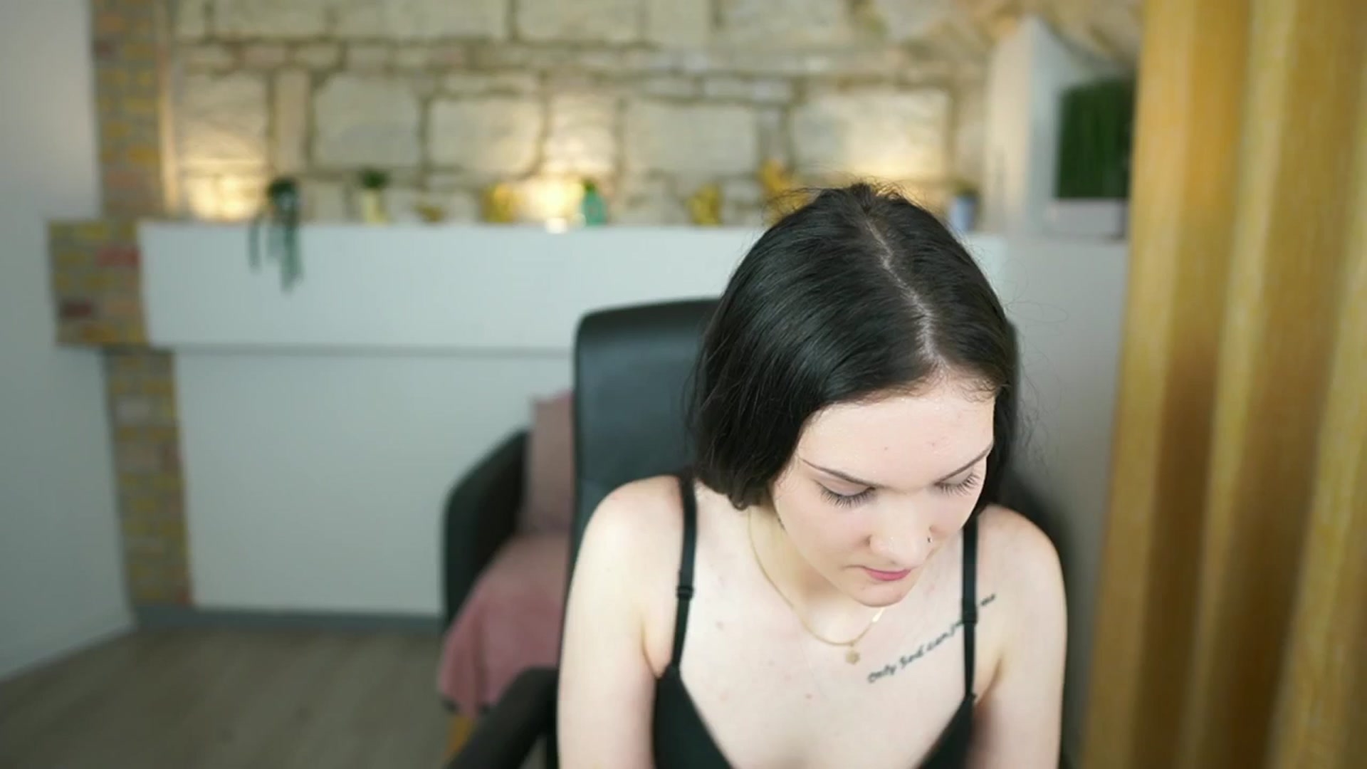 Gallery image thumbnail from AlicePre's myfreecams stream on, 04/16/2025, 15:26 image 15 of 20