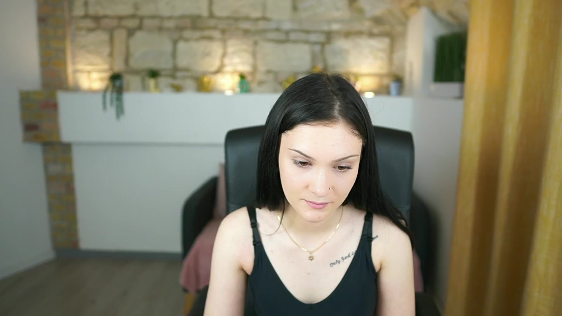Gallery image thumbnail from AlicePre's myfreecams stream on, 04/16/2025, 15:26 image 4 of 20