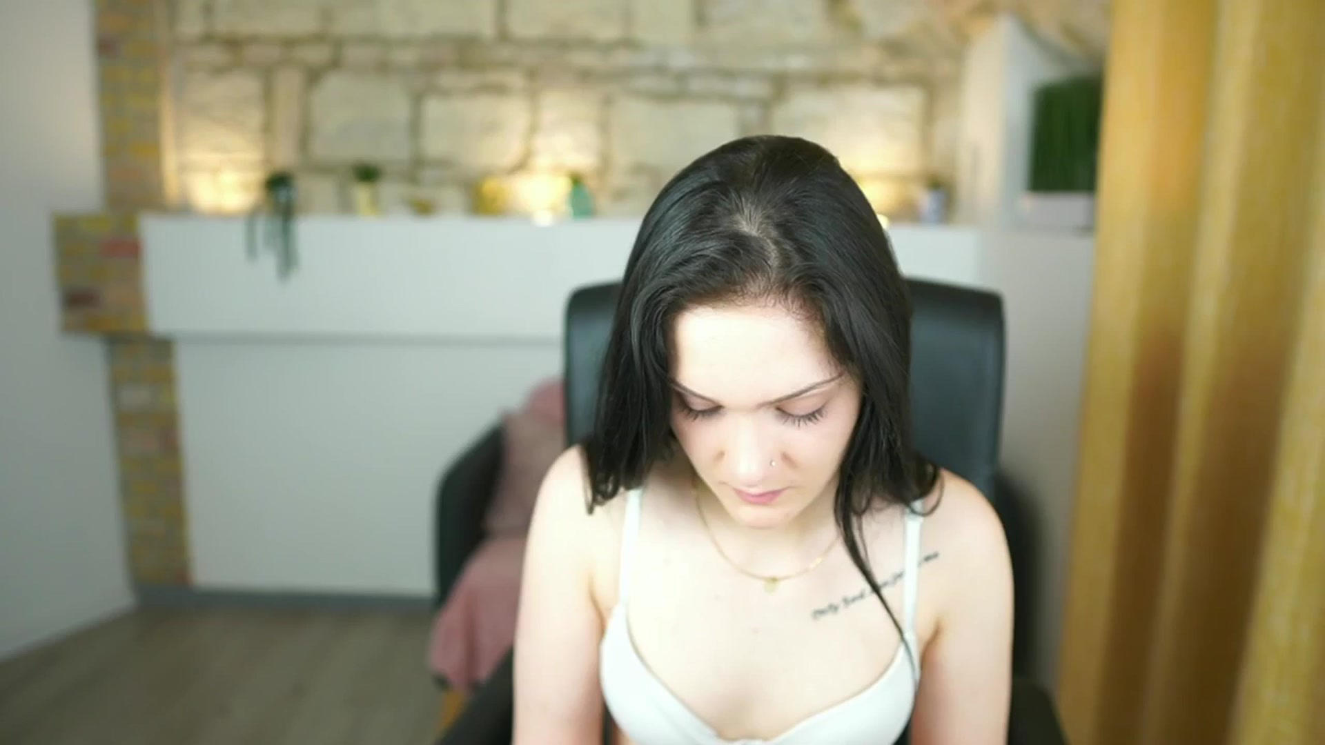 Gallery image thumbnail from AlicePre's myfreecams stream on, 04/18/2025, 14:14 image 10 of 20