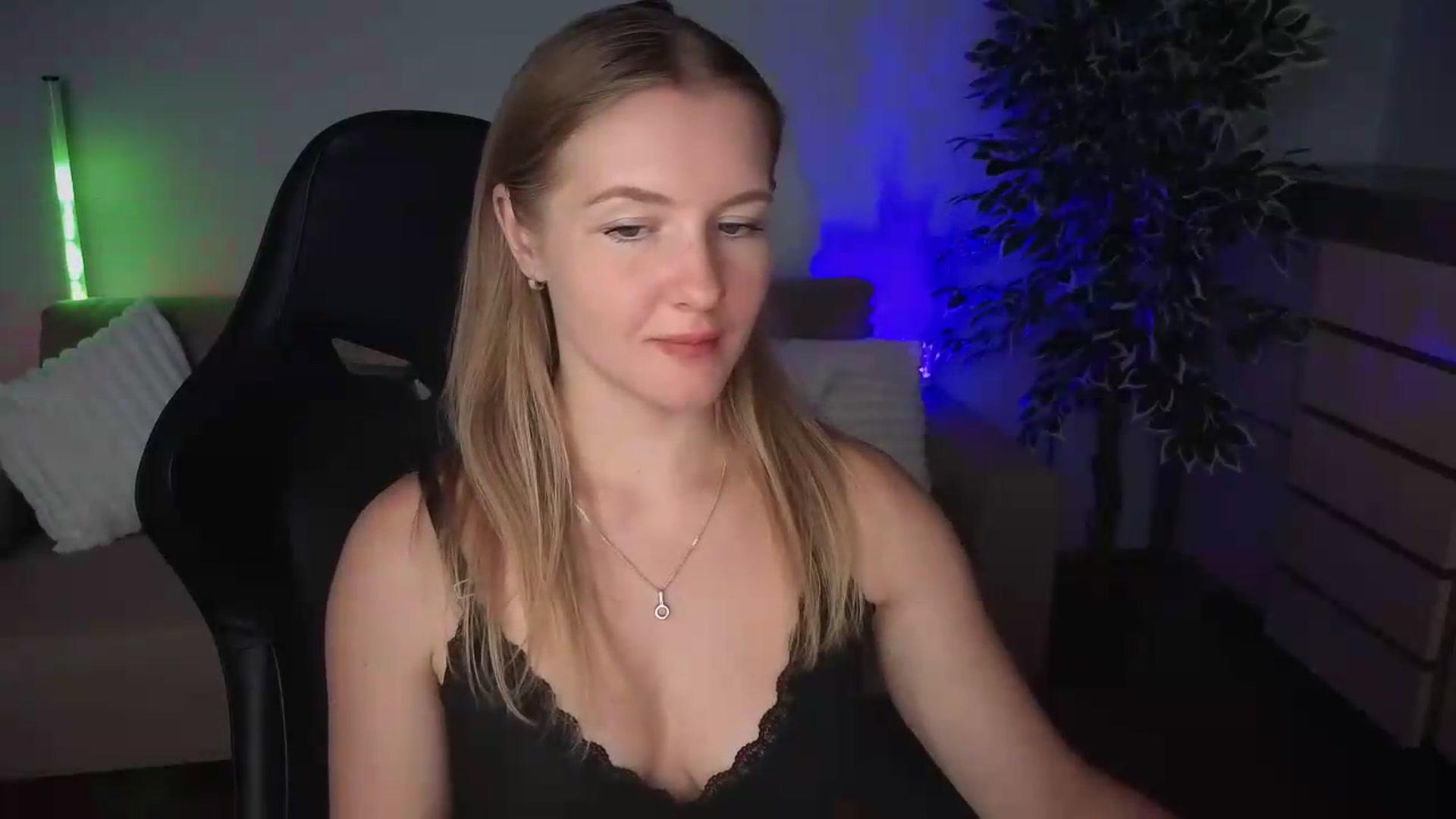 Gallery image thumbnail from AliceSi's myfreecams stream on, 07/11/2026, 18:34 image 18 of 20