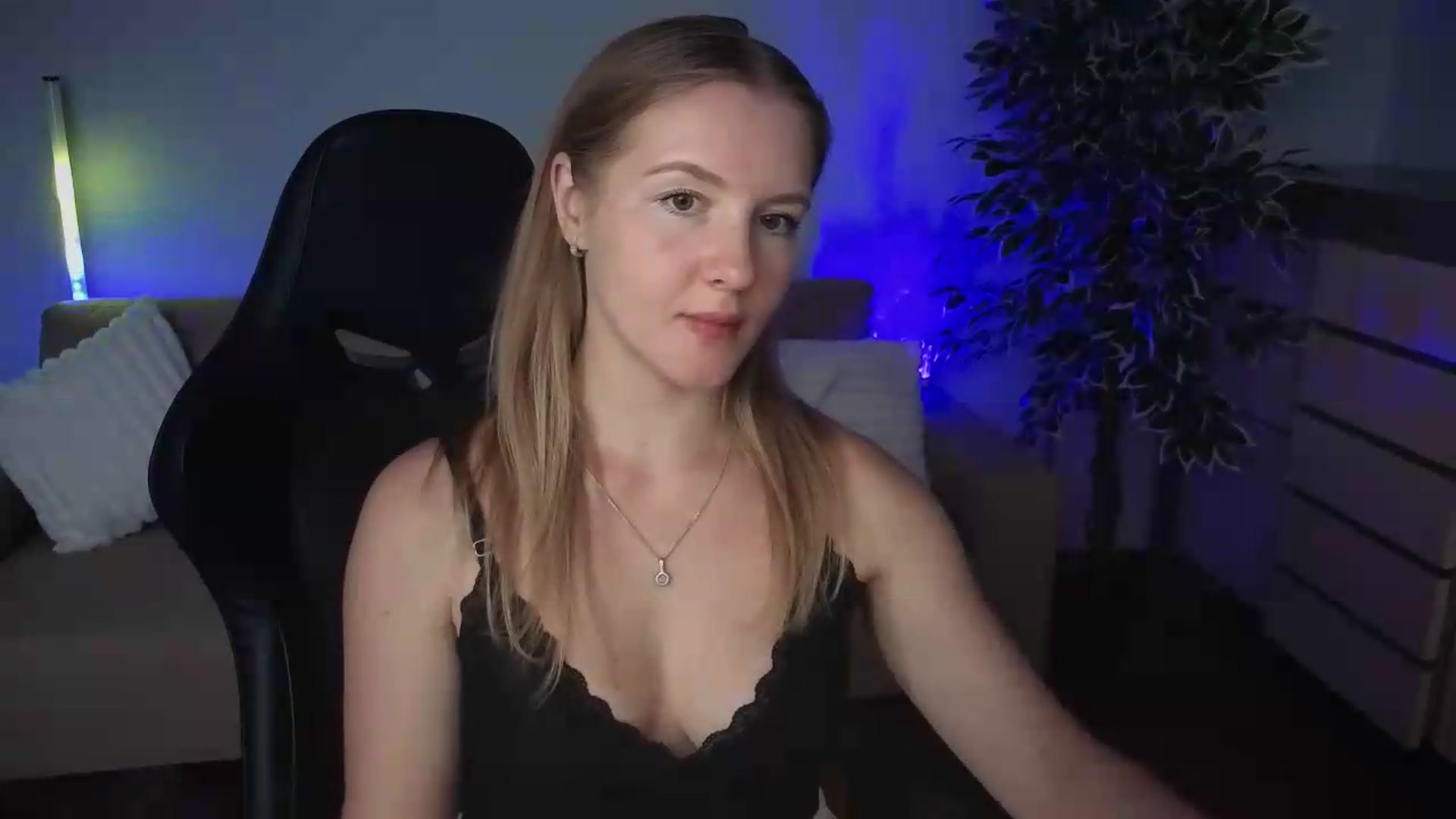 Gallery image thumbnail from AliceSi's myfreecams stream on, 07/11/2026, 18:34 image 19 of 20