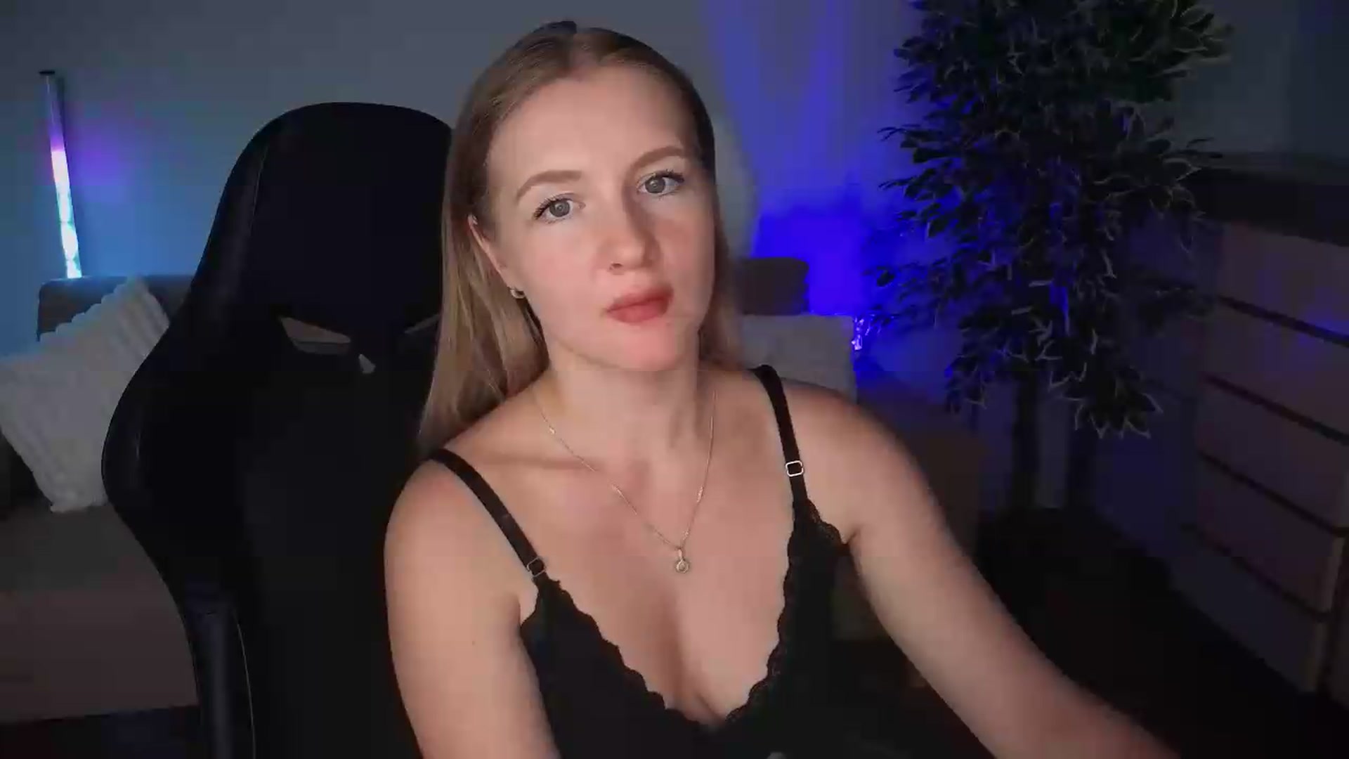 Gallery image thumbnail from AliceSi's myfreecams stream on, 07/11/2026, 18:34 image 4 of 20