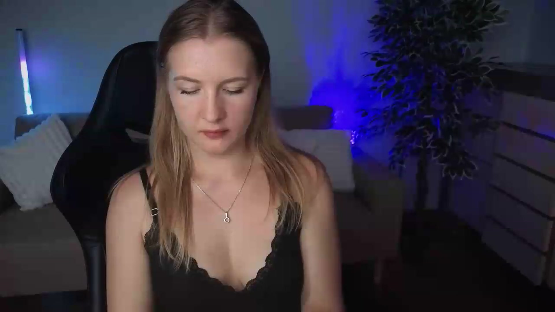 Gallery image thumbnail from AliceSi's myfreecams stream on, 07/11/2026, 18:34 image 12 of 20