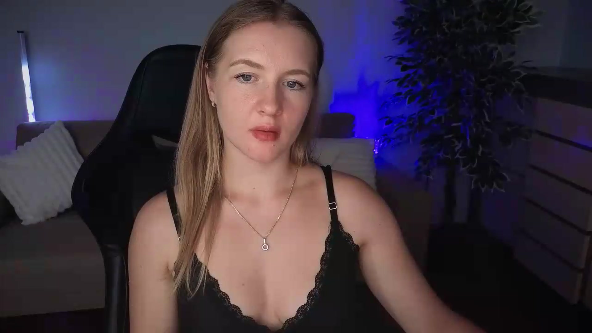 Gallery image thumbnail from AliceSi's myfreecams stream on, 07/11/2026, 18:34 image 9 of 20