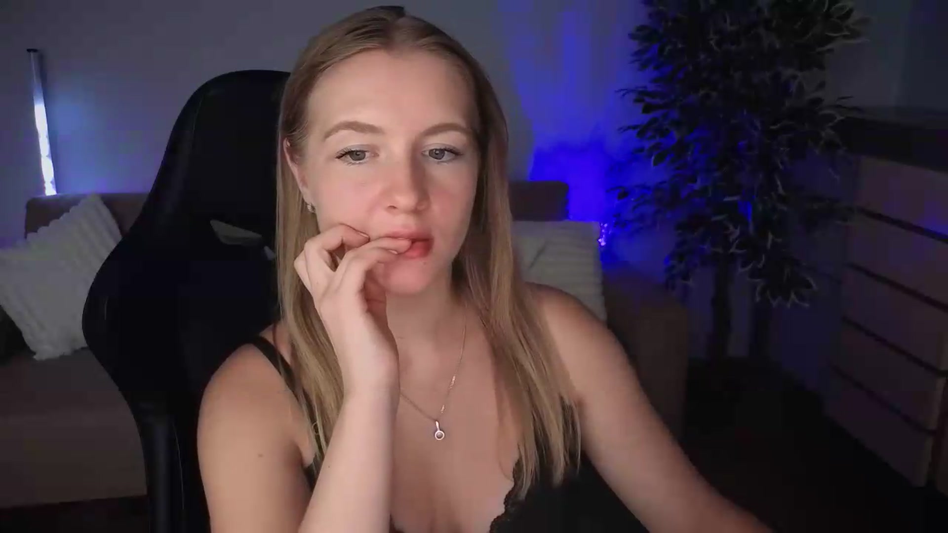 Gallery image thumbnail from AliceSi's myfreecams stream on, 07/11/2026, 18:34 image 13 of 20