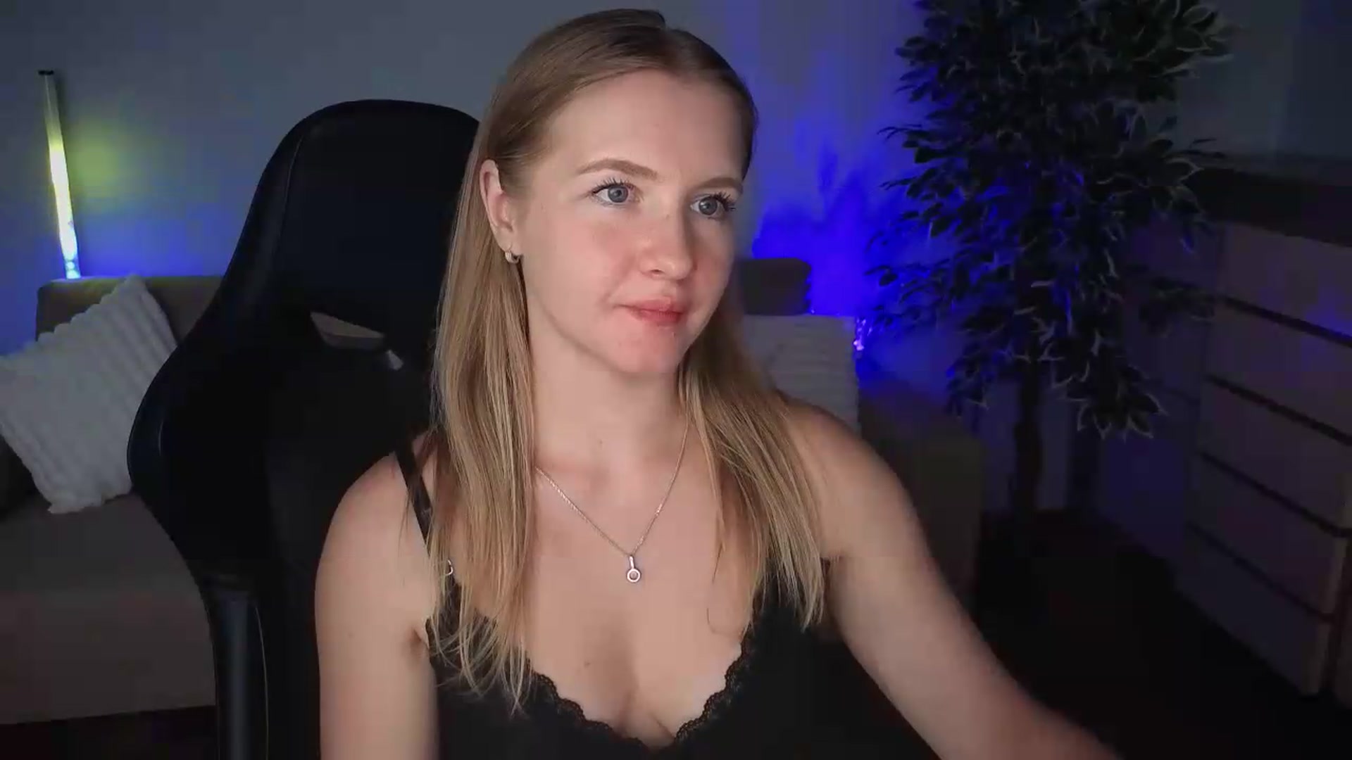 Gallery image thumbnail from AliceSi's myfreecams stream on, 07/11/2026, 18:34 image 15 of 20