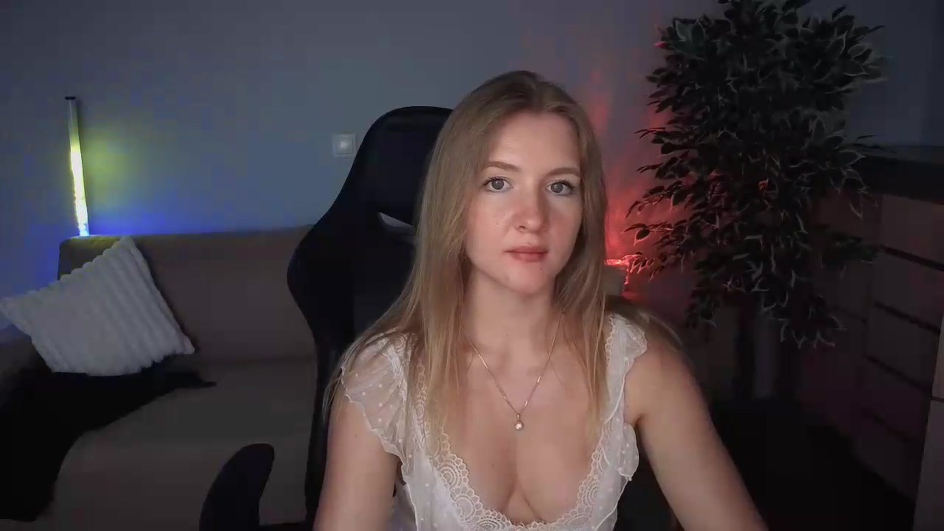 Gallery image thumbnail from AliceSi's myfreecams stream on, 07/12/2026, 14:41 image 14 of 20