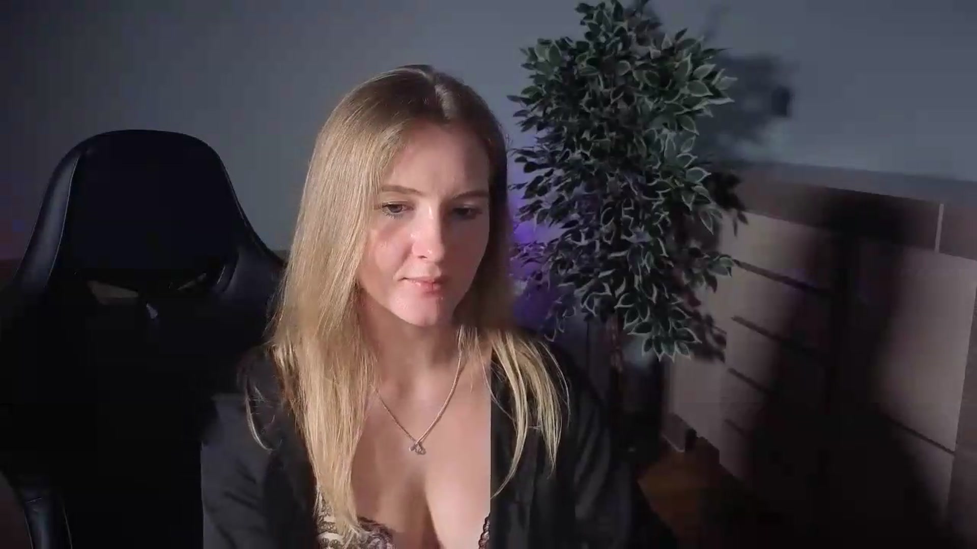 Gallery image thumbnail from AliceSi's myfreecams stream on, 07/13/2026, 15:33 image 9 of 20