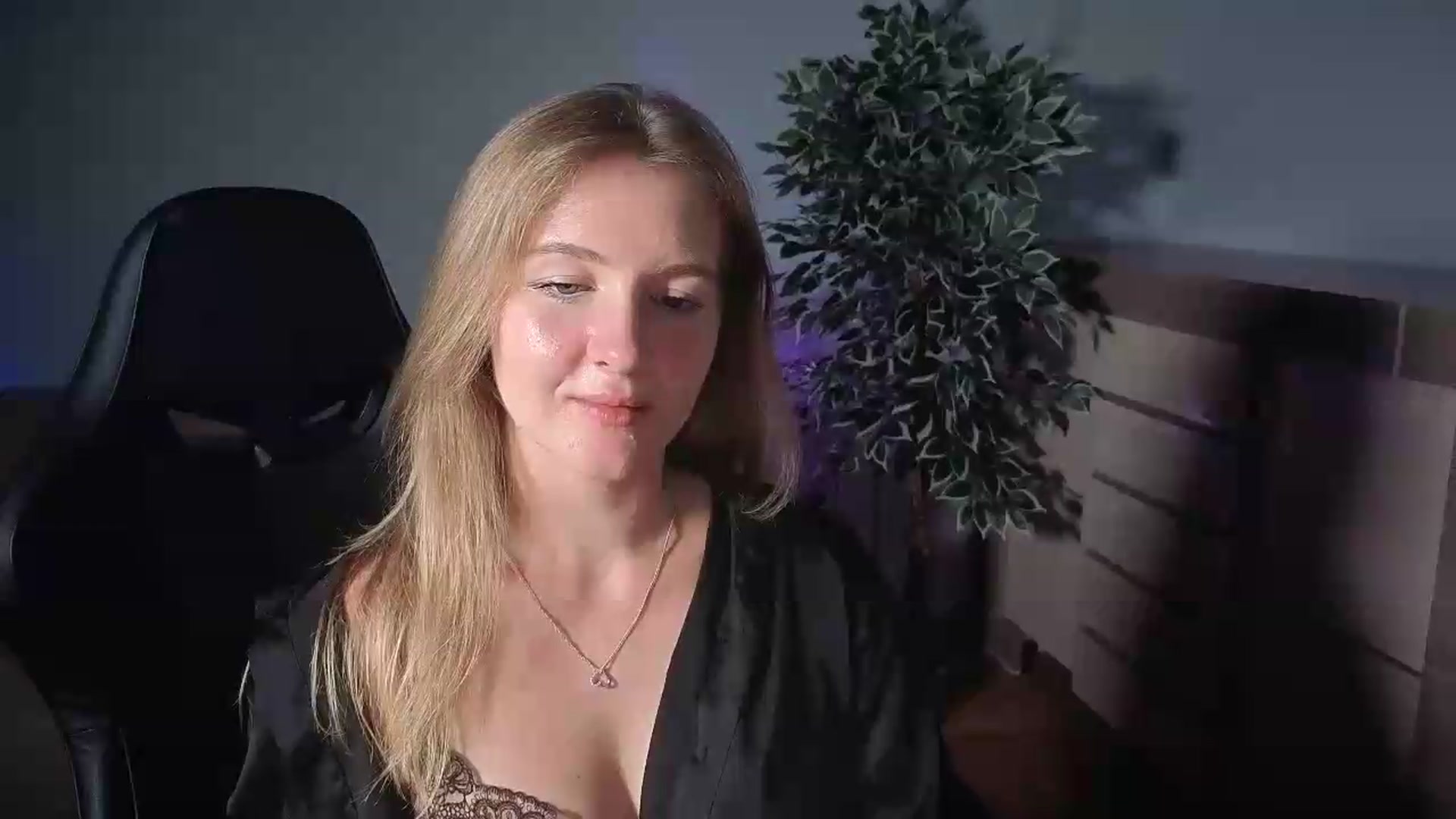 Gallery image thumbnail from AliceSi's myfreecams stream on, 07/13/2026, 15:33 image 3 of 20