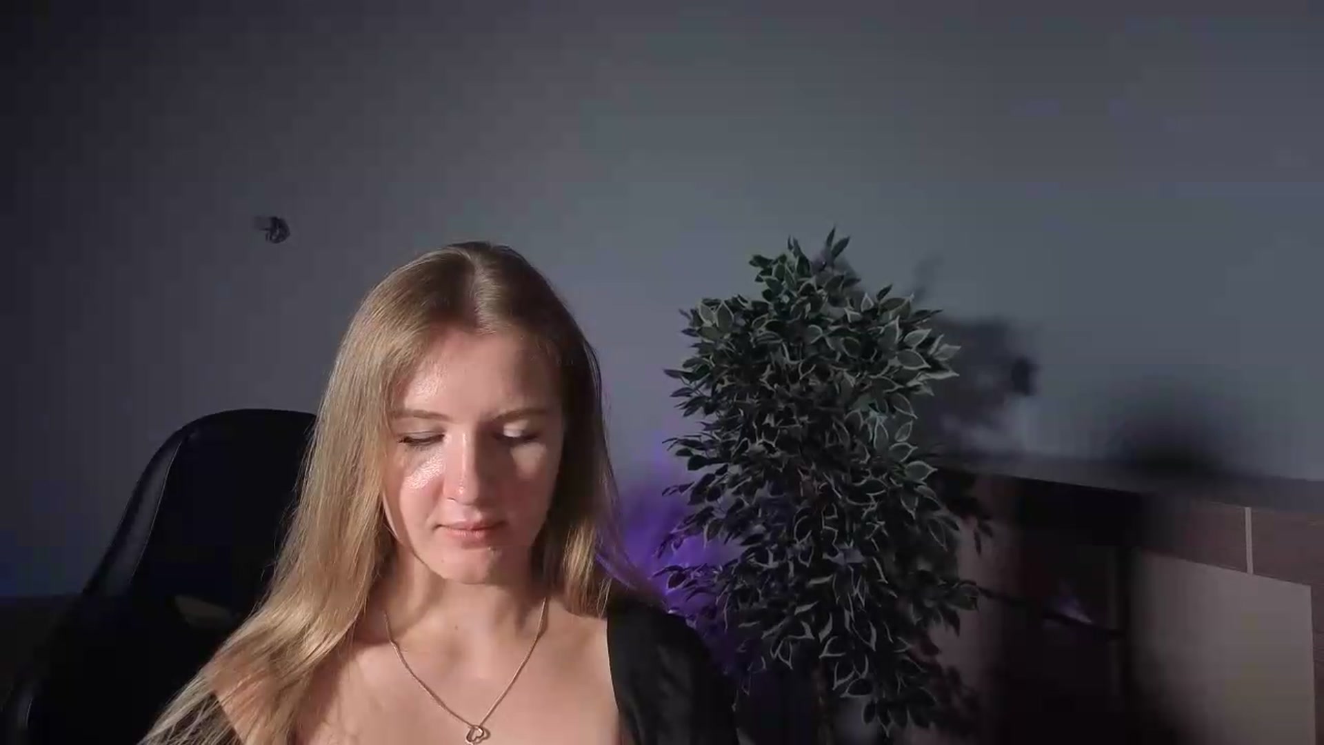 Gallery image thumbnail from AliceSi's myfreecams stream on, 07/13/2026, 15:33 image 17 of 20